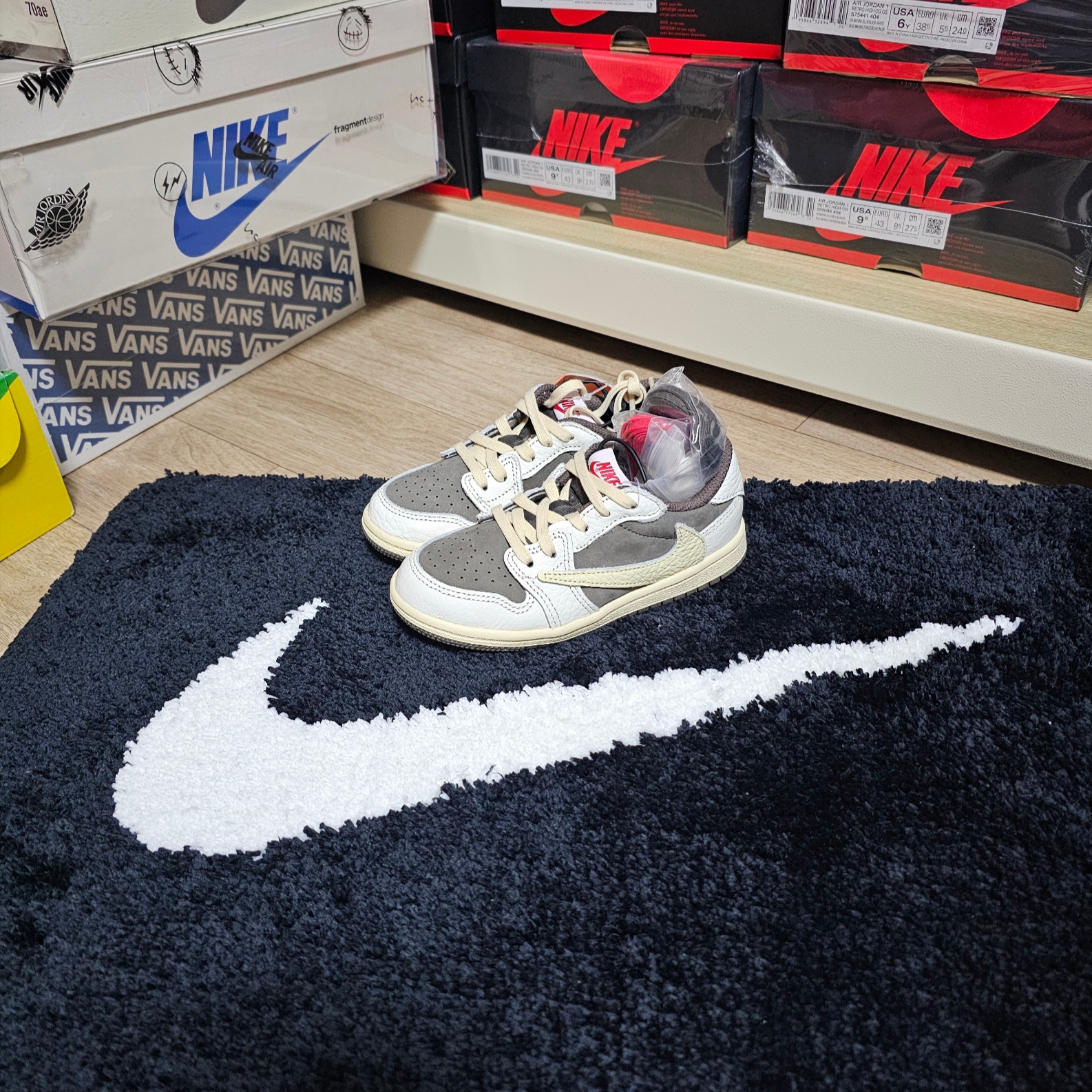 Nike Swoosh Rug Black White 착용 스타일