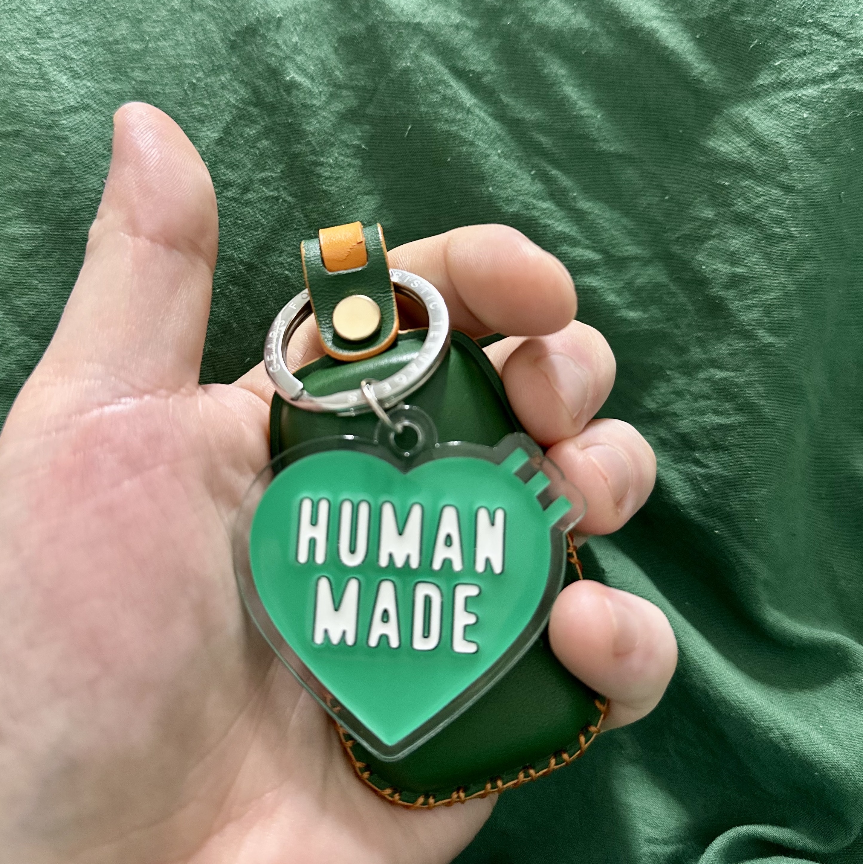 Human Made Acrylic Heart Keyring Green 착용 스타일