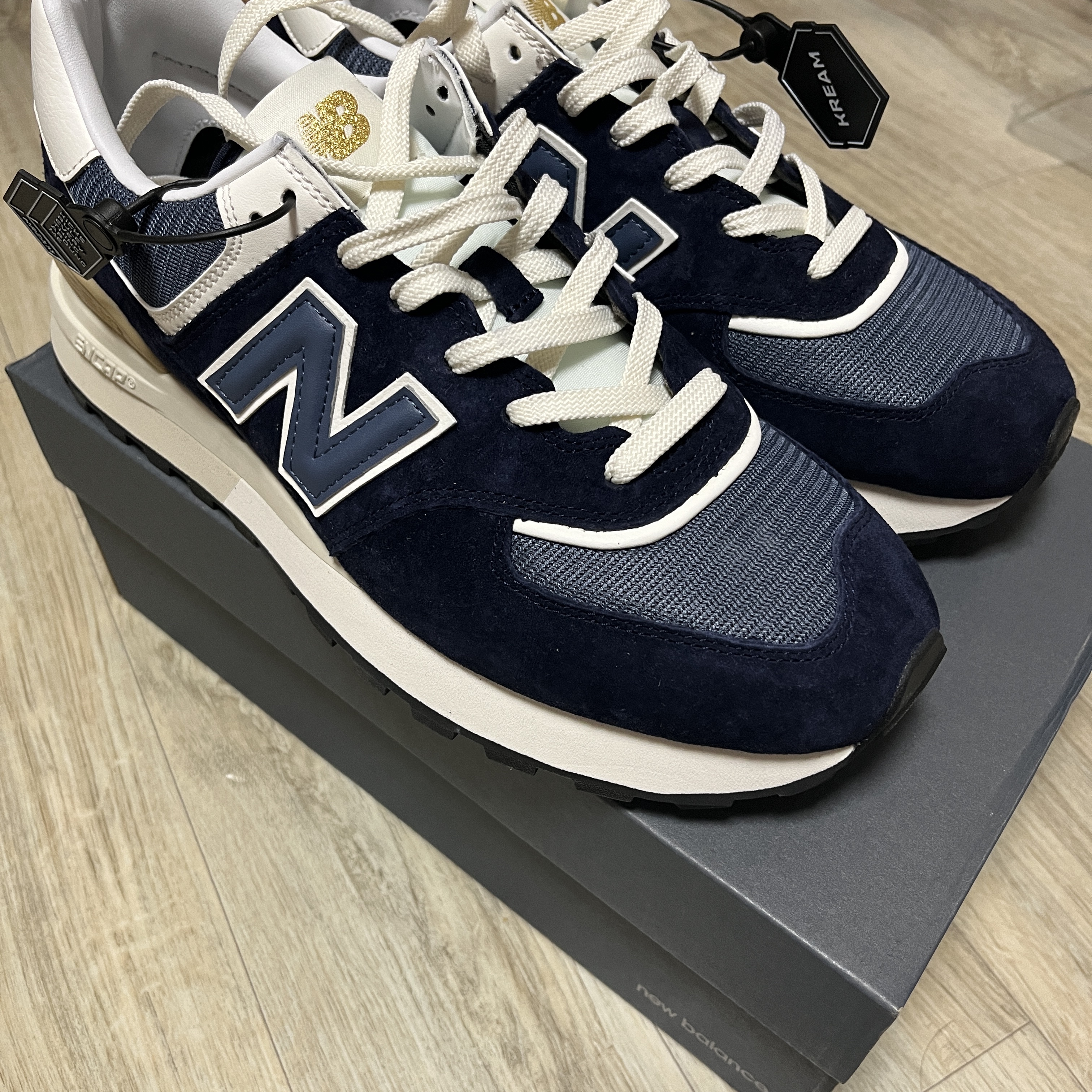 New Balance 574 Legacy Navy 착용 스타일