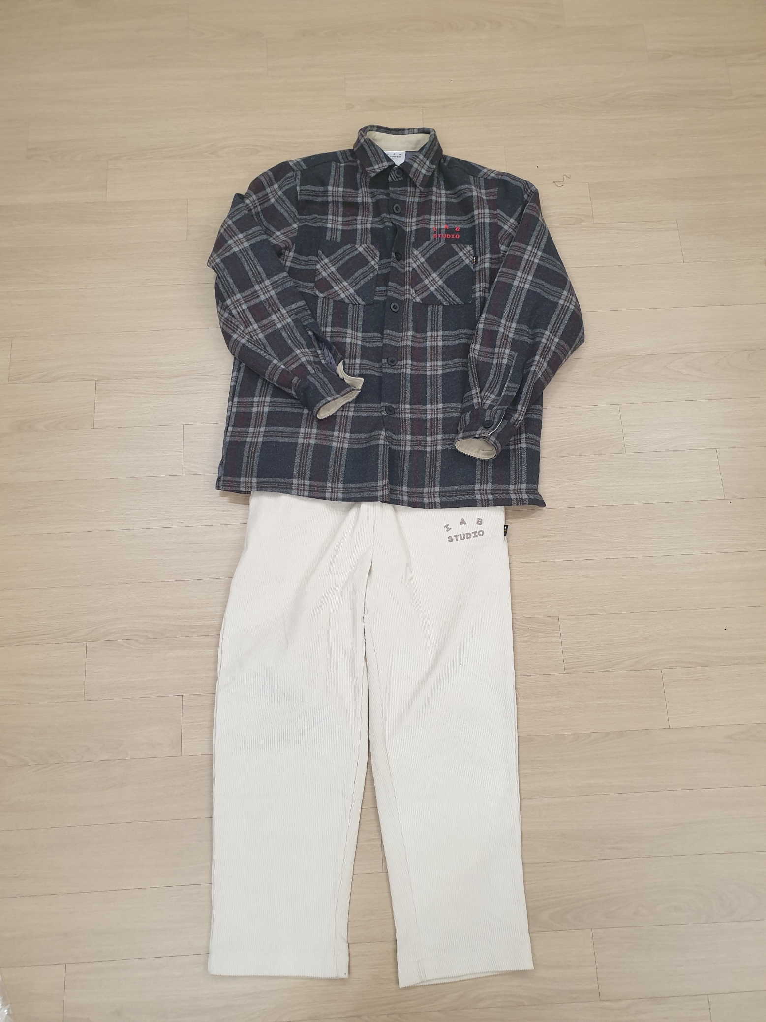 New Balance 992 Made in USA Tan, IAB Studio Corduroy Pants Cream Mud 착용 스타일 - 3