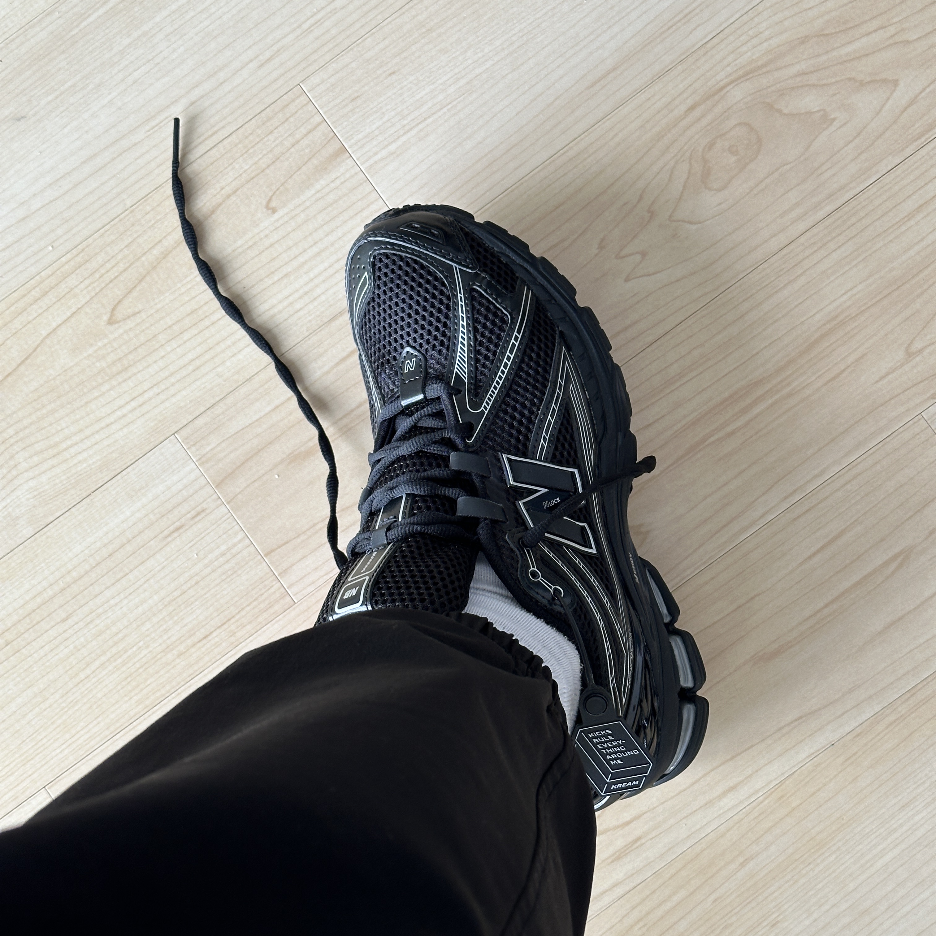 New Balance 1906R Black Silver Metallic 착용 스타일