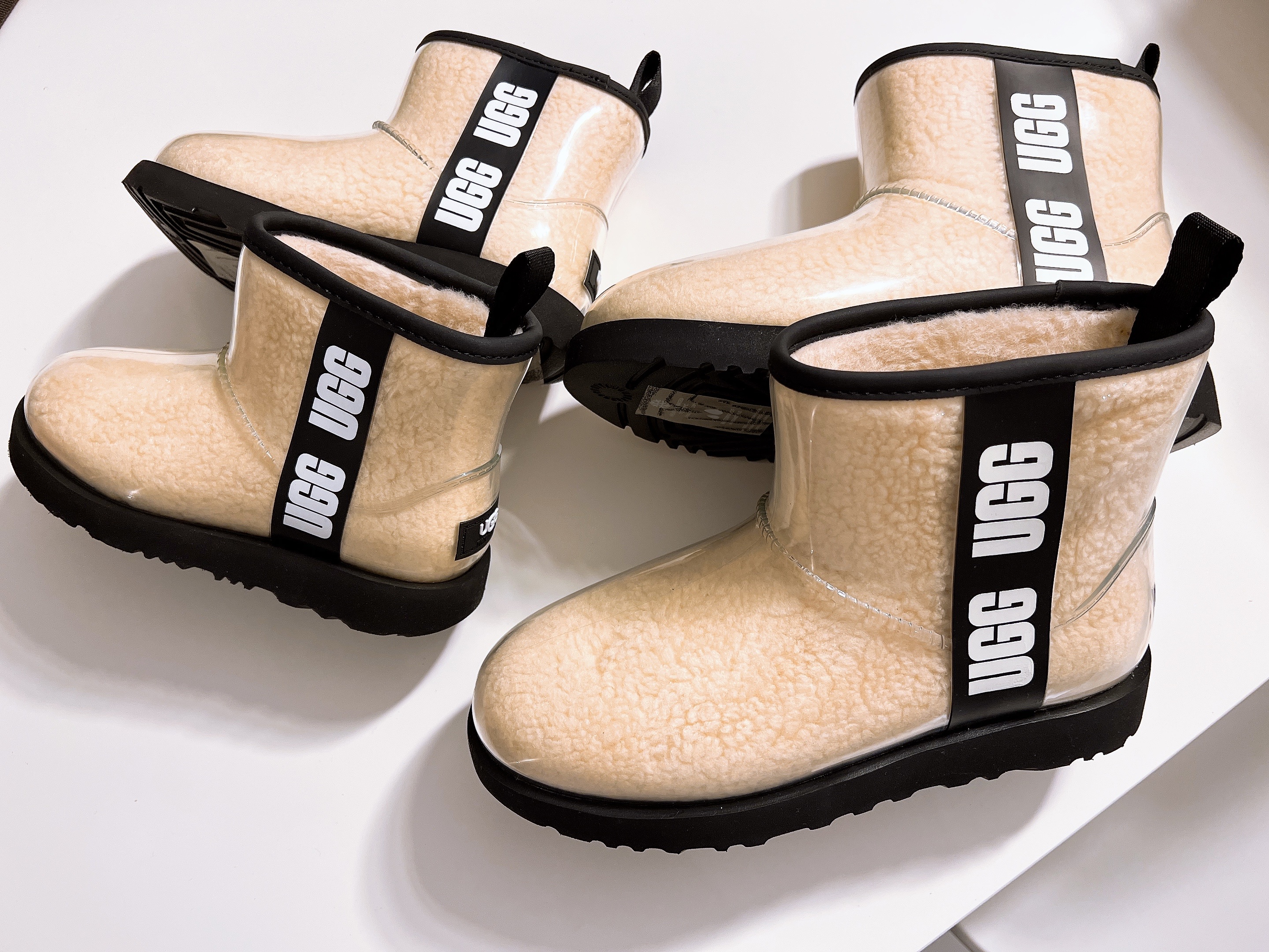 (W) UGG Classic Clear Mini Boots Natural Black 착용 스타일