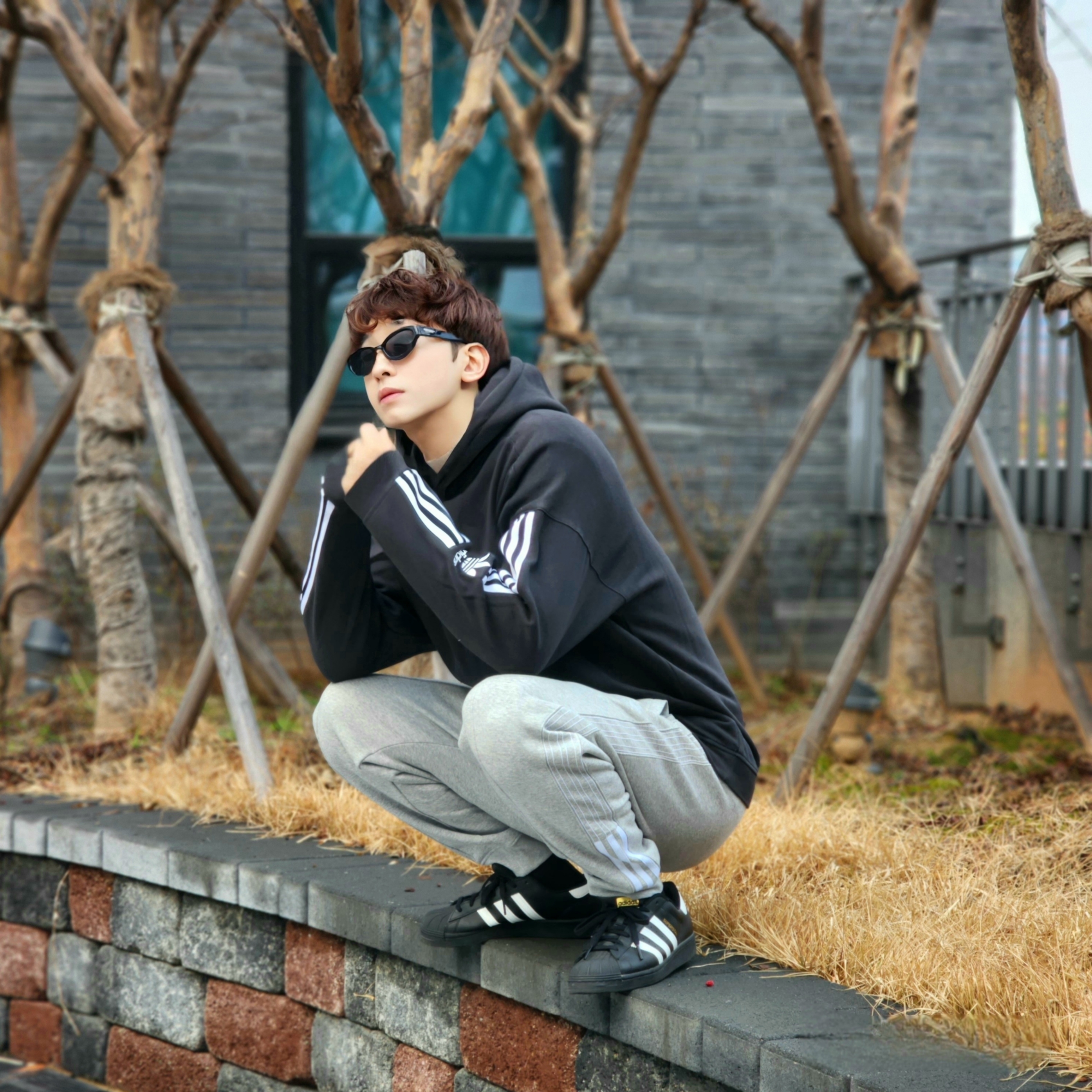 Adidas Superstar Core Black White 착용 스타일 - 5