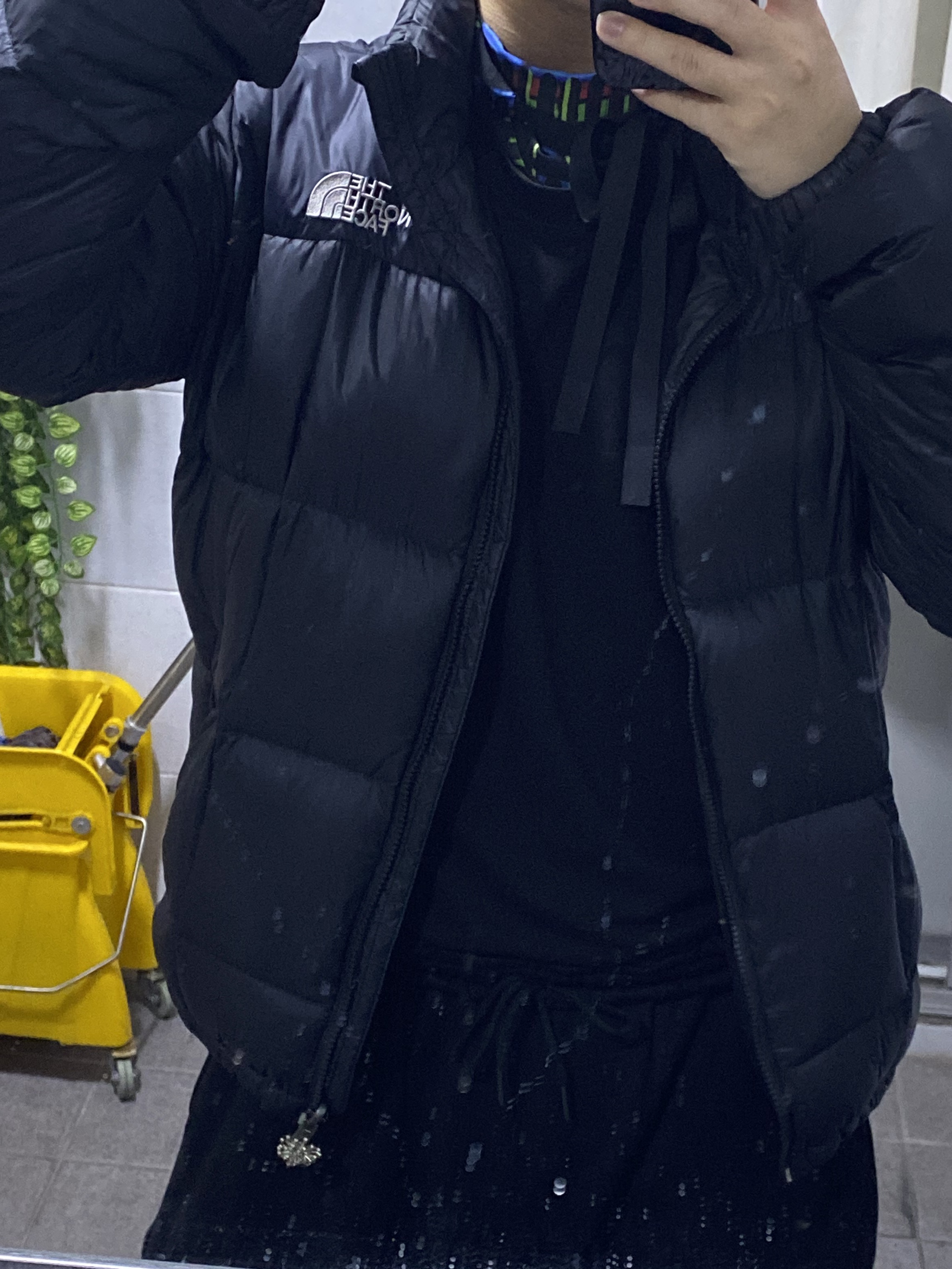 [KREAM 단독] Softoffice x Namjune Paik Moon is The Oldest TV Jabot, STU Anther Metal Brooch 착용 스타일 - 2