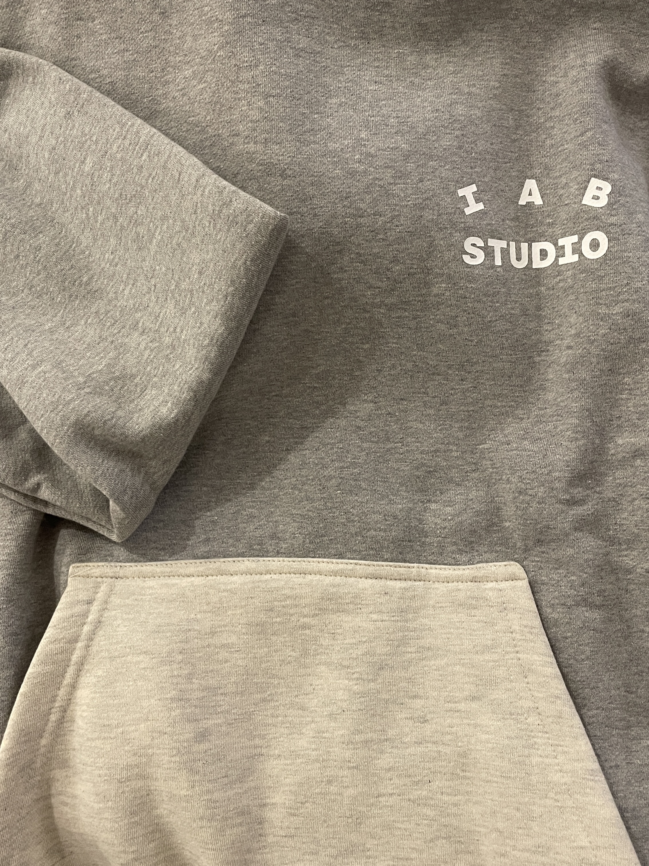 IAB Studio Hoodie Dual Gray 착용 스타일 - 1