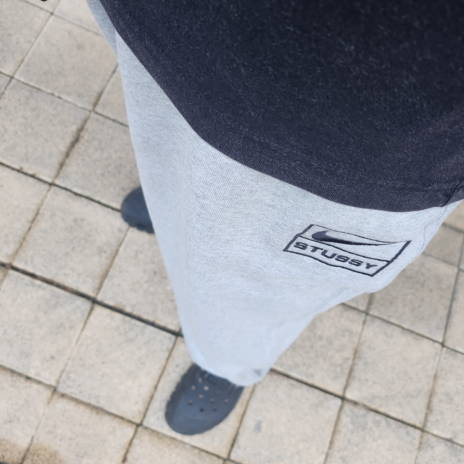 Nike x Stussy NRG Fleece Pants Dark Grey Heather (DO9340-063) 착용 스타일