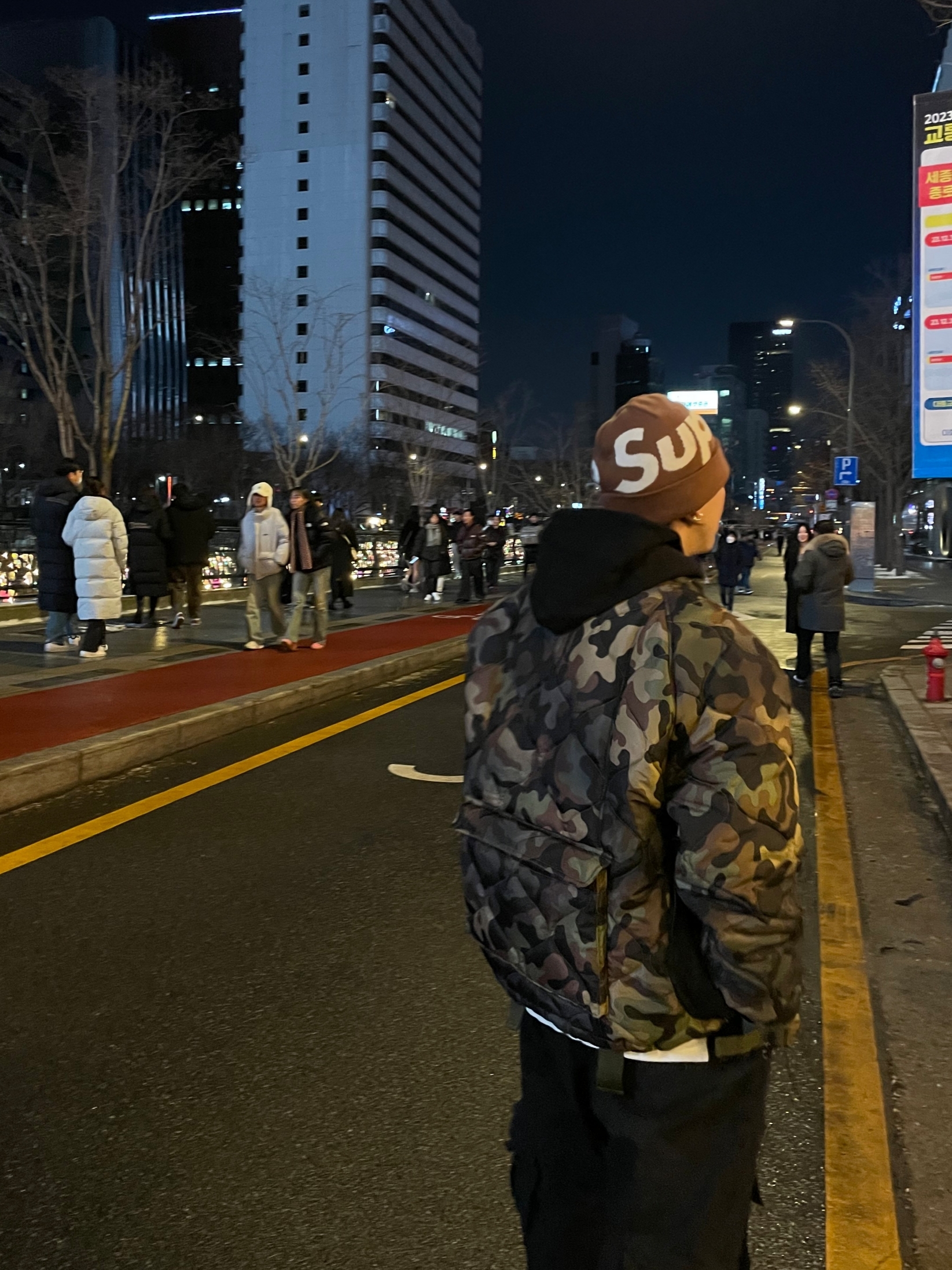 Supreme Big Logo Beanie Brown - 22FW, Jordan 1 Retro High OG Electro Orange 착용 스타일 - 2