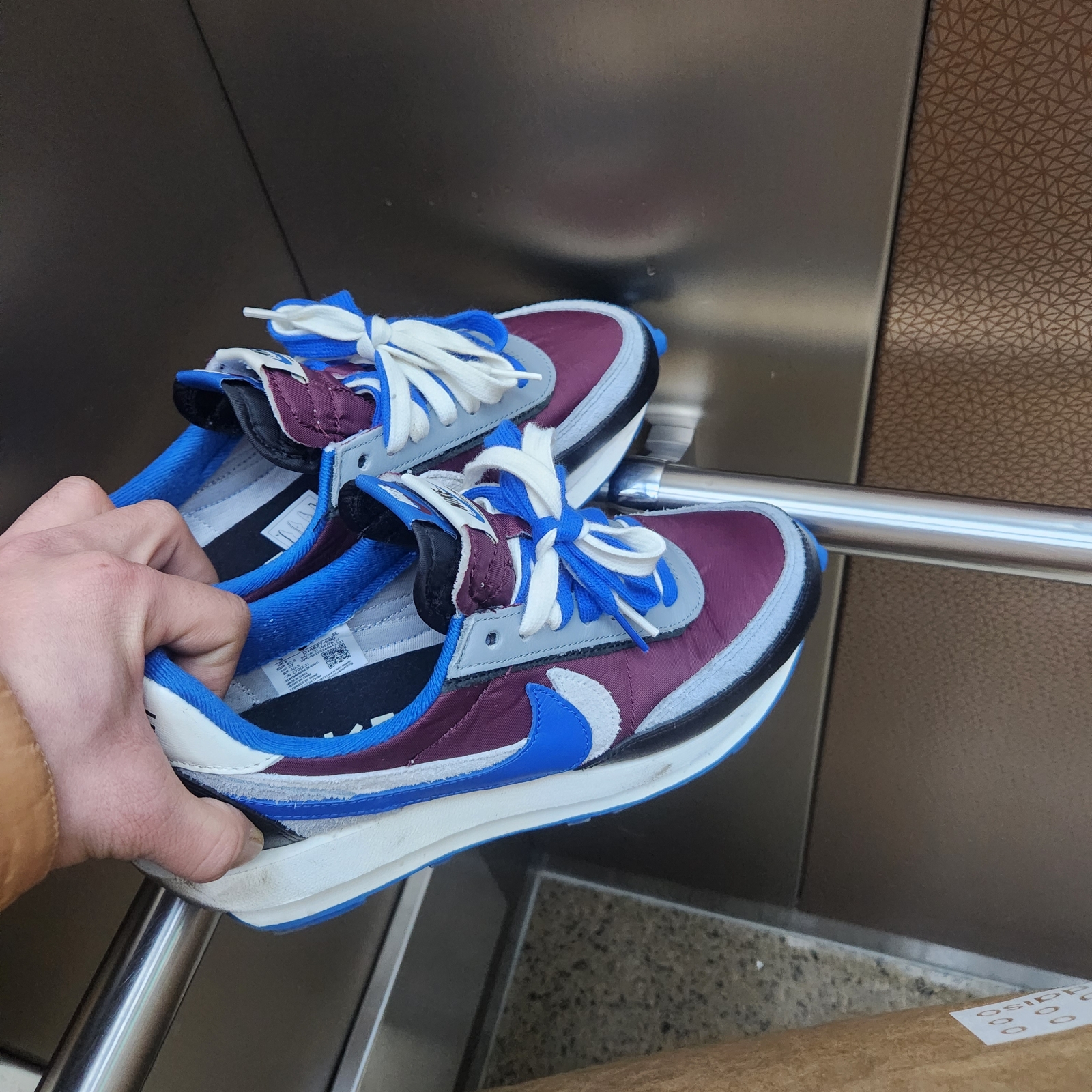Nike x Sacai x Undercover LDWaffle Night Maroon Team Royal 착용 스타일