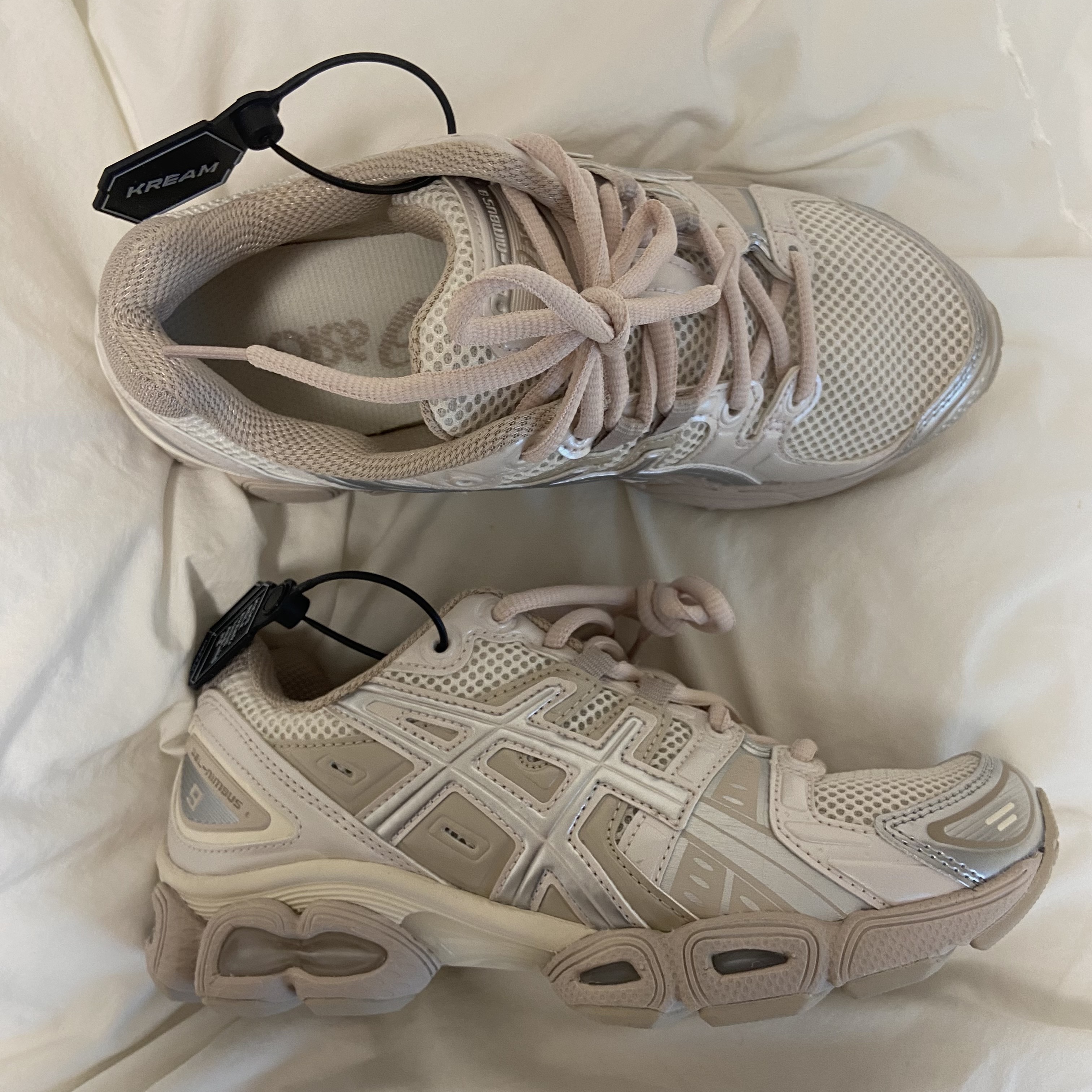 (W) Asics Gel-Nimbus 9 Cream Mineral Beige 착용 스타일