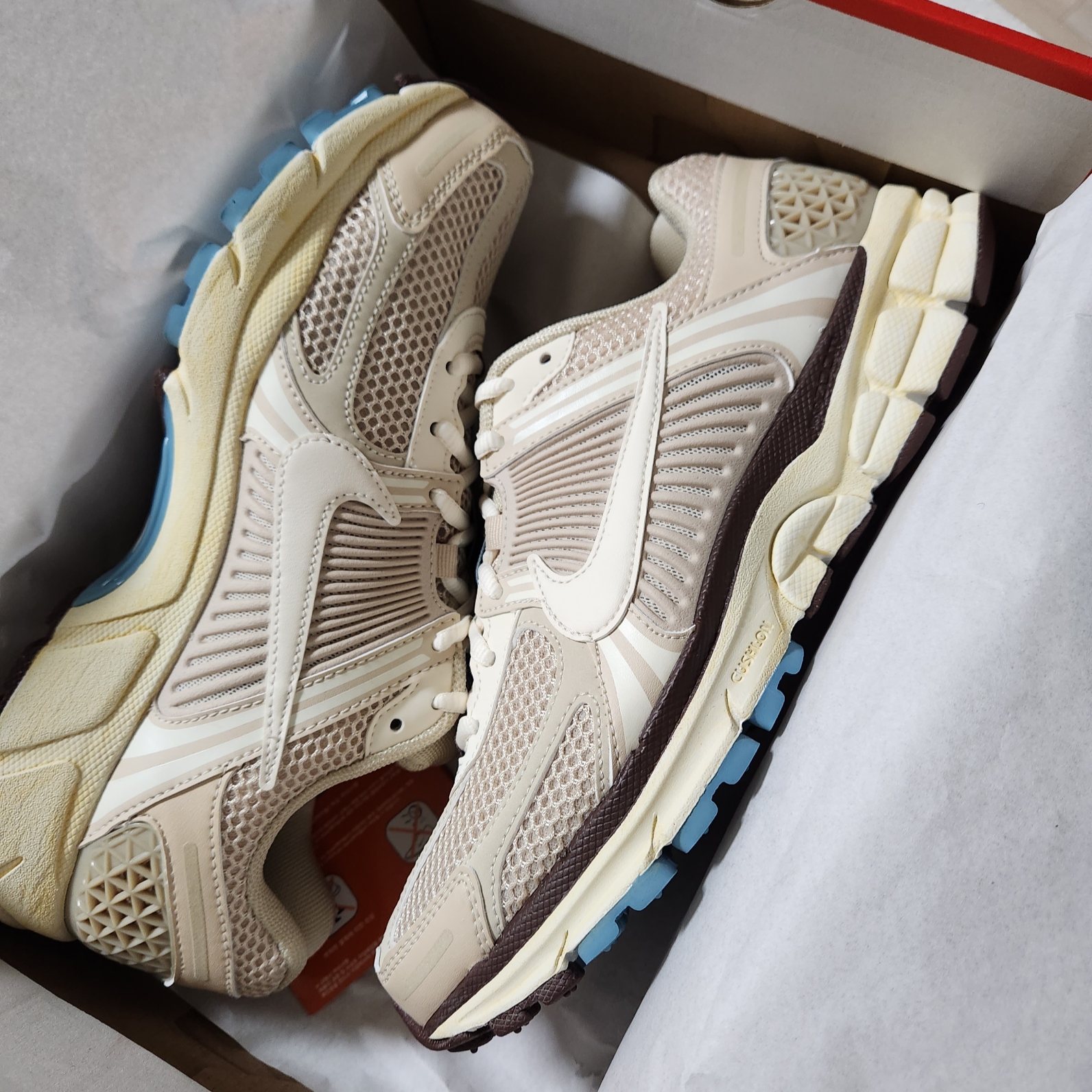 (W) Nike Zoom Vomero 5 Oatmeal 착용 스타일