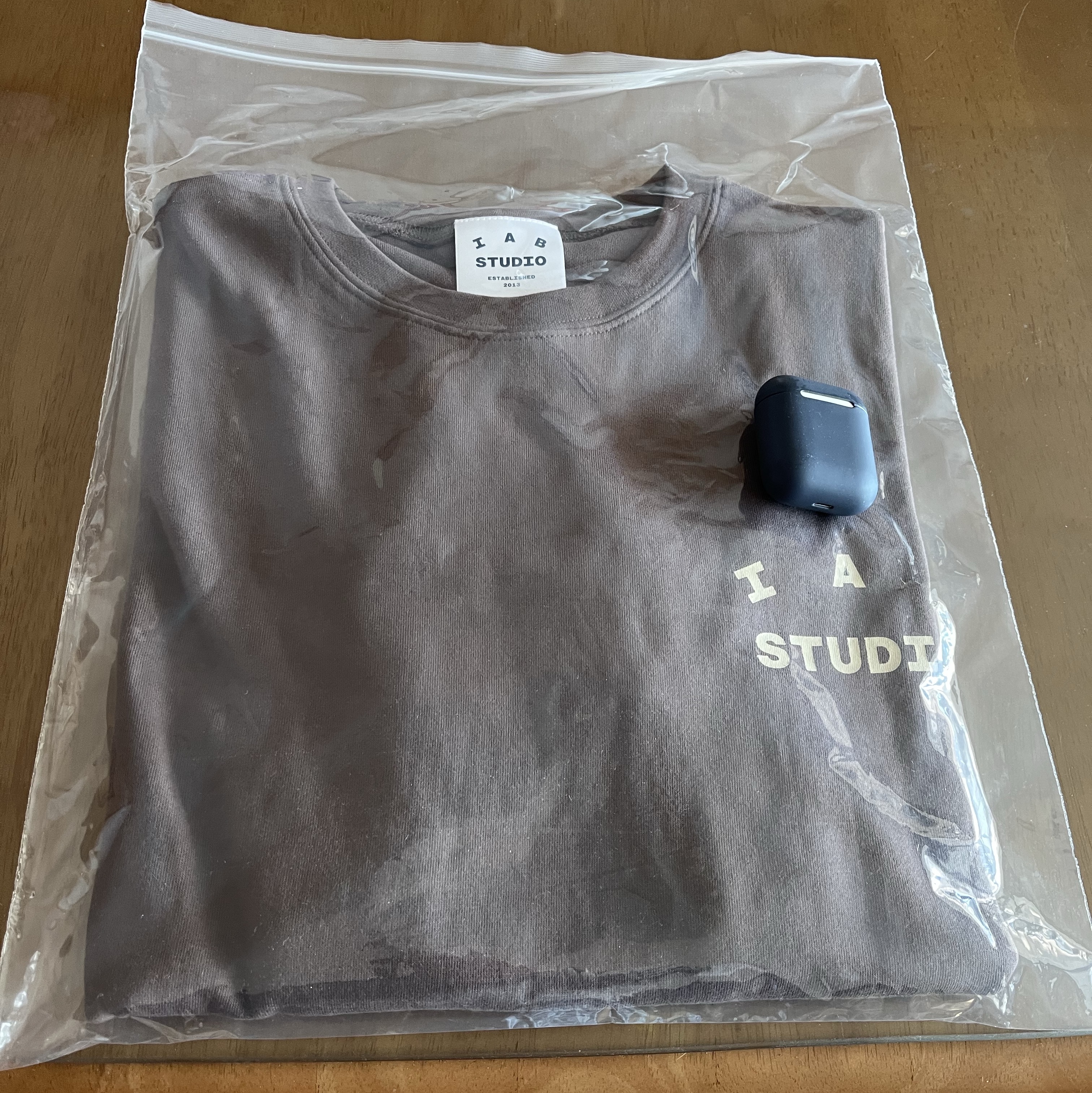 IAB Studio Long Sleeve Choco Cream 착용 스타일