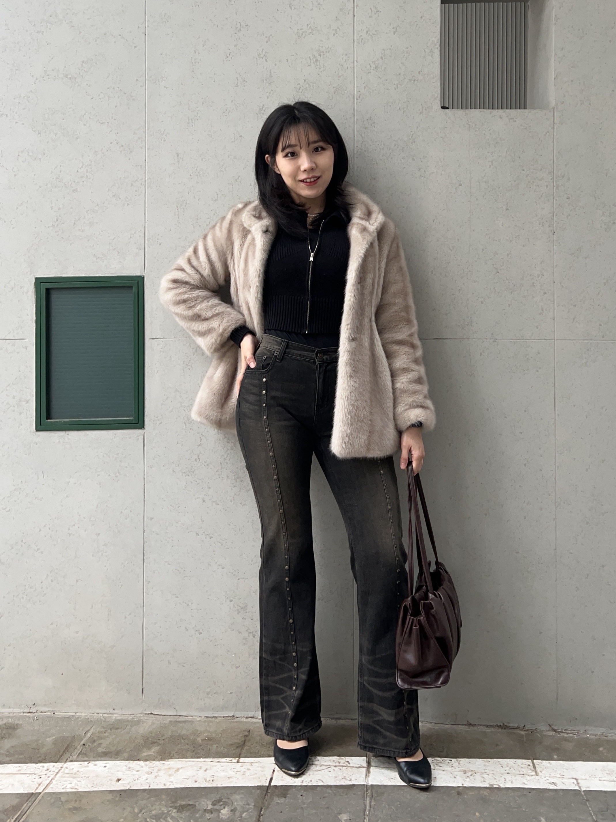 (W) Jacquemus Le T-Shirt Sierra Black 착용 스타일 - 2