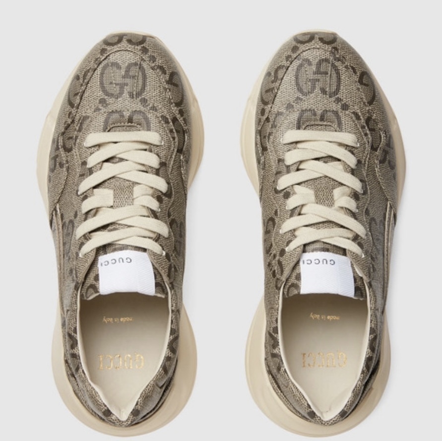 (W) Gucci Rhyton 100th Anniversary Sneakers GG Supreme Beige Ebony 착용 스타일 - 2