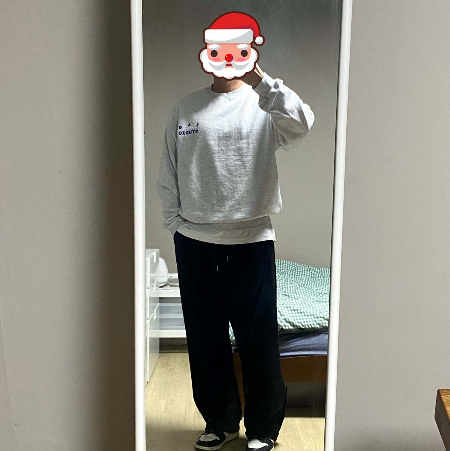 IAB Studio Sweatshirt Light Gray - 23FW, Jordan 1 Retro High OG Black Mocha 착용 스타일