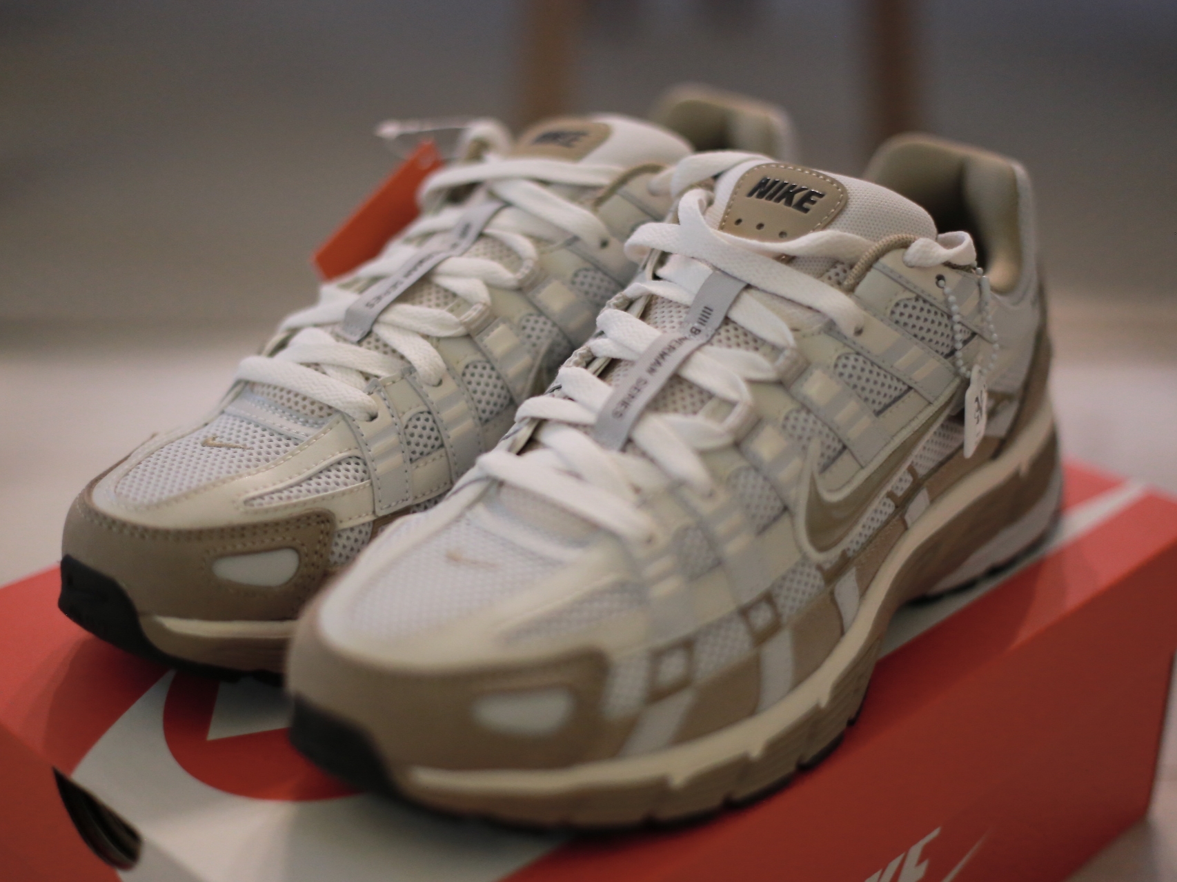 Nike P-6000 PRM Hangul Day Photon Dust Khaki 착용 스타일 - 2