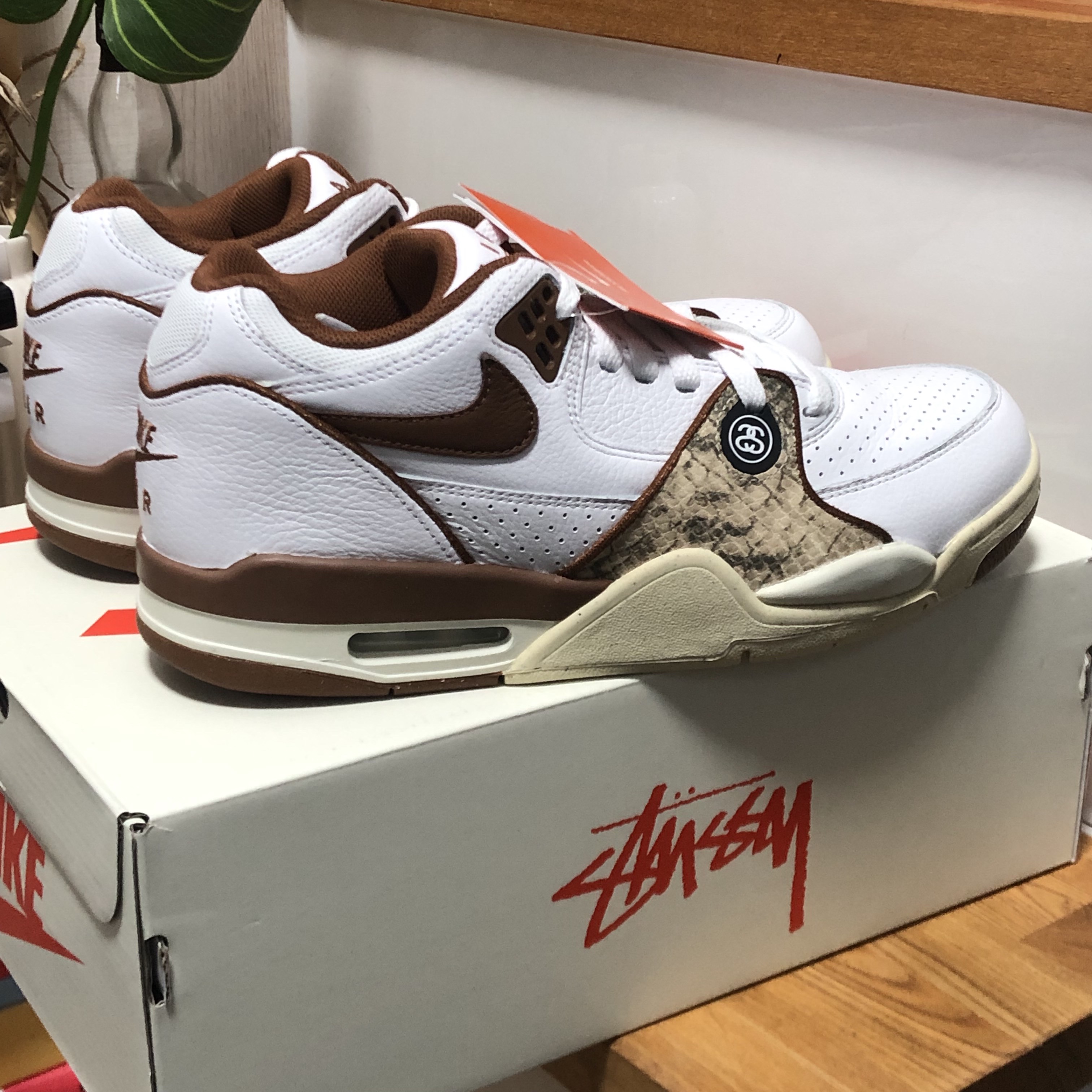 Nike x Stussy Air Flight 89 Low White and Pecan 착용 스타일