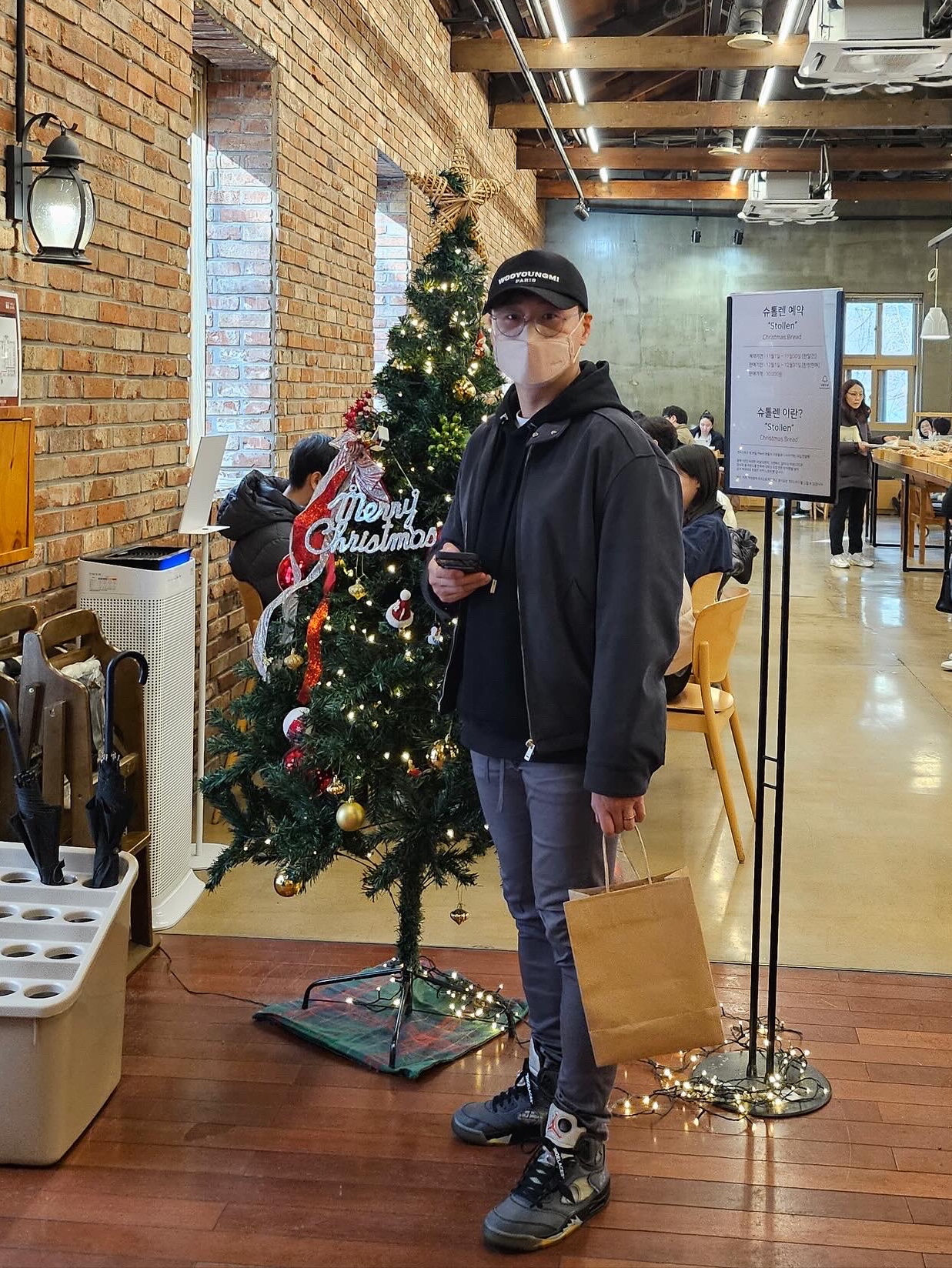 Wooyoungmi Embroidered Ball Cap Black, Wooyoungmi Feather Back Logo Hooded Sweatshirt Black - 23SS 착용 스타일 - 2