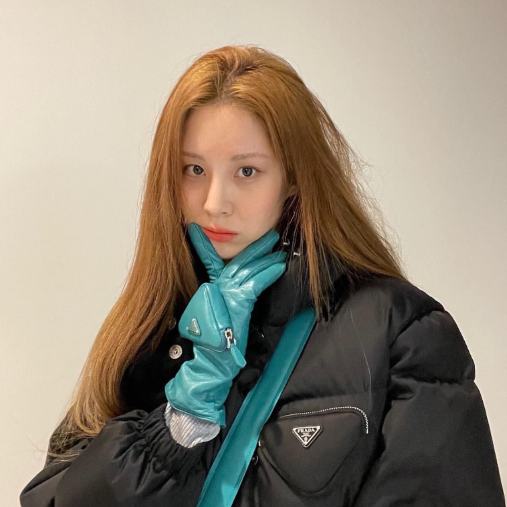 (W) Prada Re-Nylon Down Jacket Black 착용 스타일 - 1