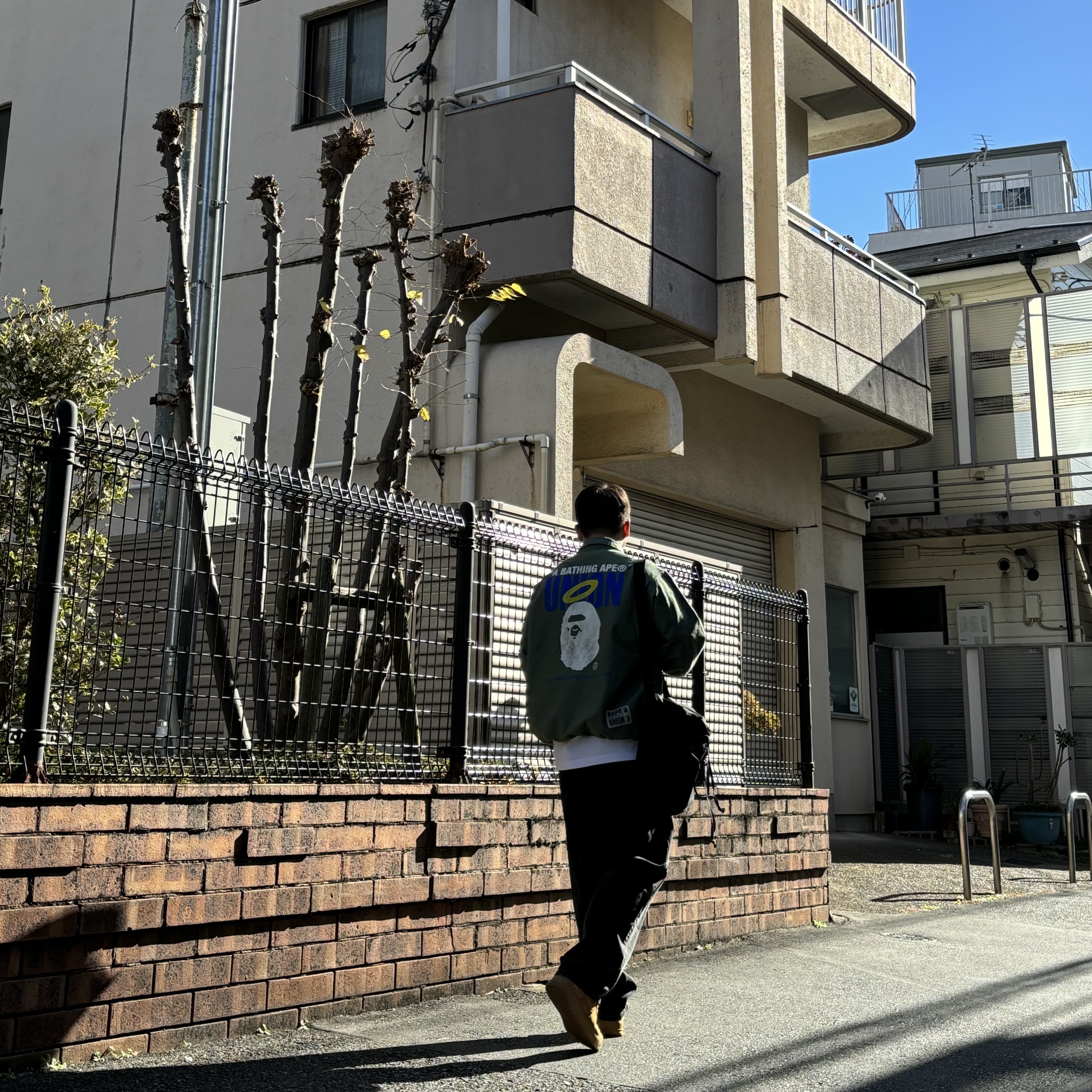 BAPE x Union Washed Coach Jacket Army Green, Nike x Supreme Air Force 1 Low Flax 착용 스타일 - 1