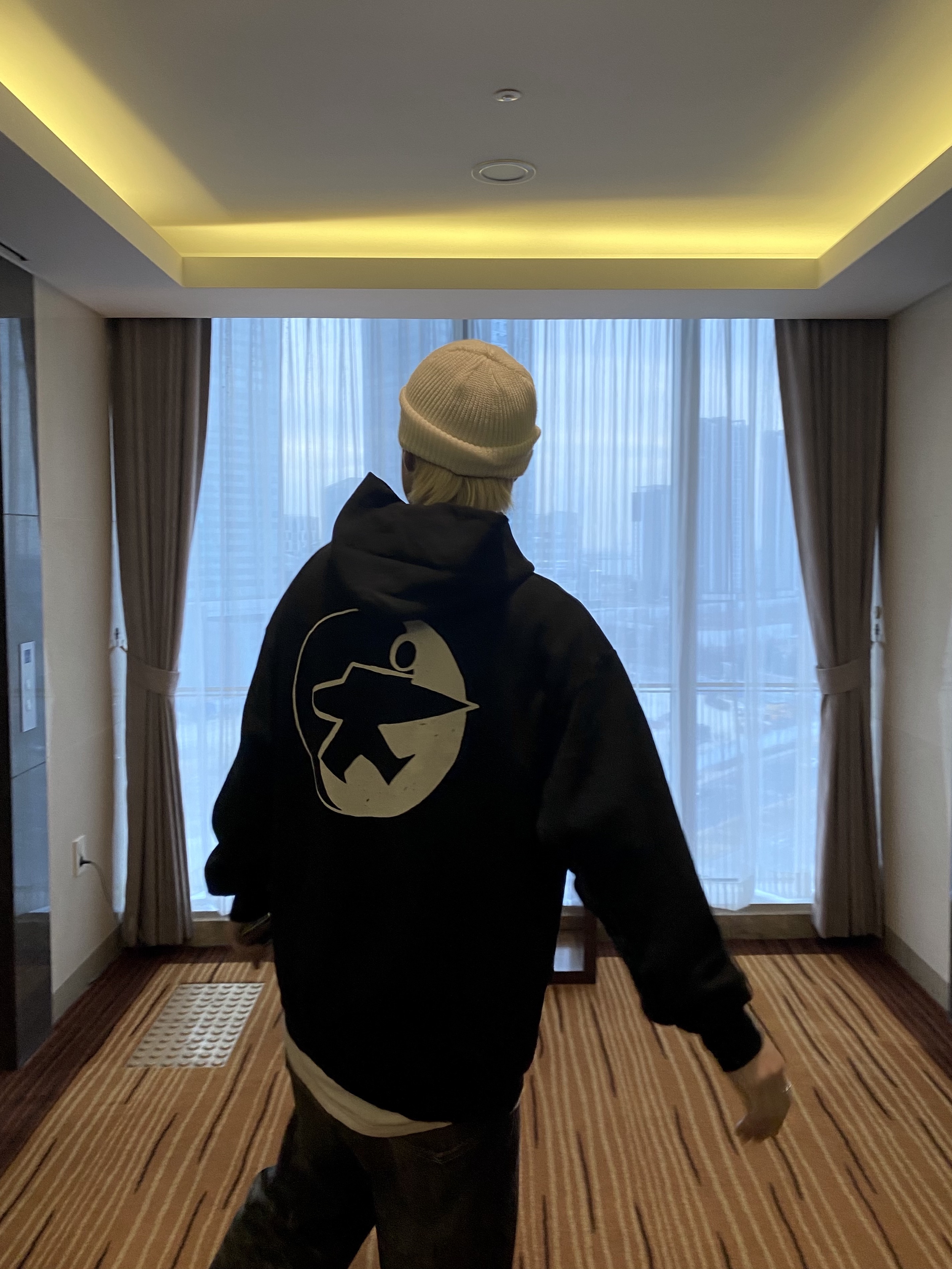 Stussy x Our Legacy Work Shop Surfman Pigment Dyed Hoodie Black 착용 스타일 - 3