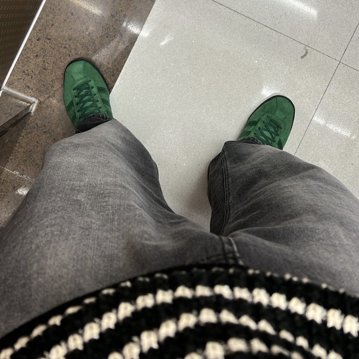 Adidas Tobacco Gruen Dark Green 착용 스타일