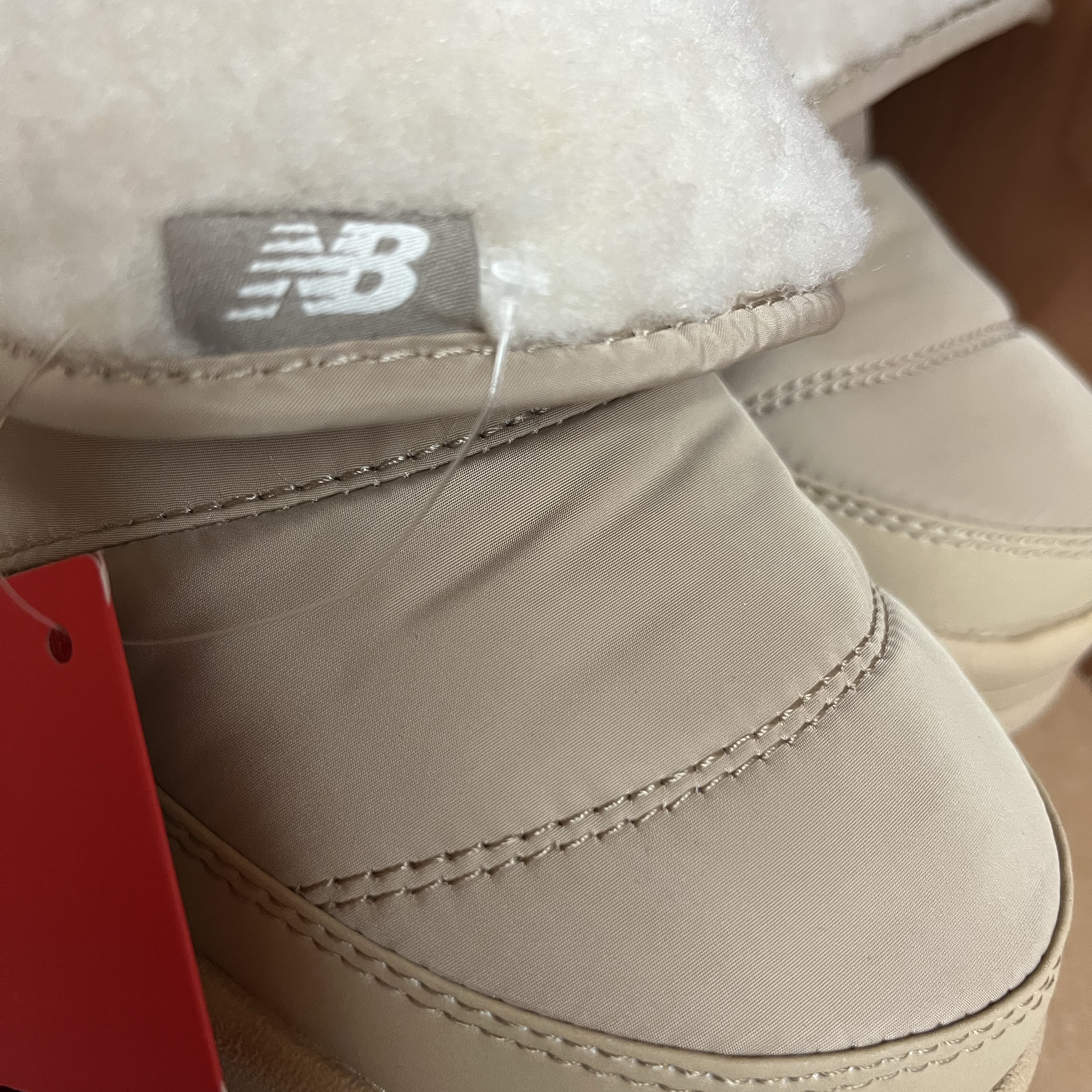 New Balance Puflee v2 Beige 착용 스타일