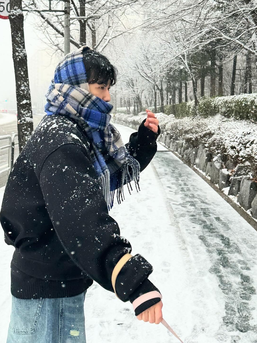 Ader Error Revint Plaid Muffler Z-Blue 착용 스타일 - 2