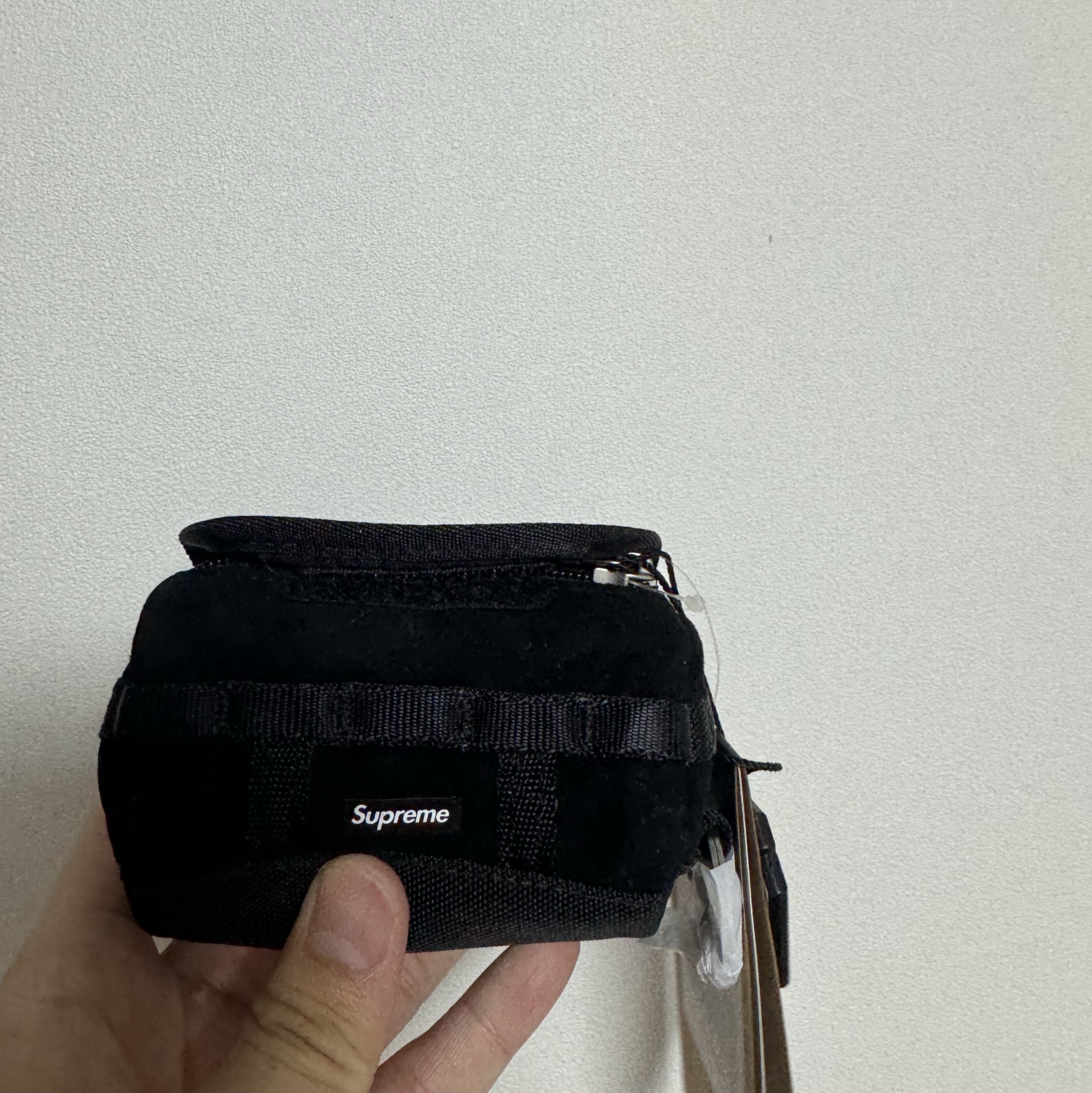 Supreme x The North Face Suede Base Camp Duffle Keychain Black - 23FW 착용 스타일