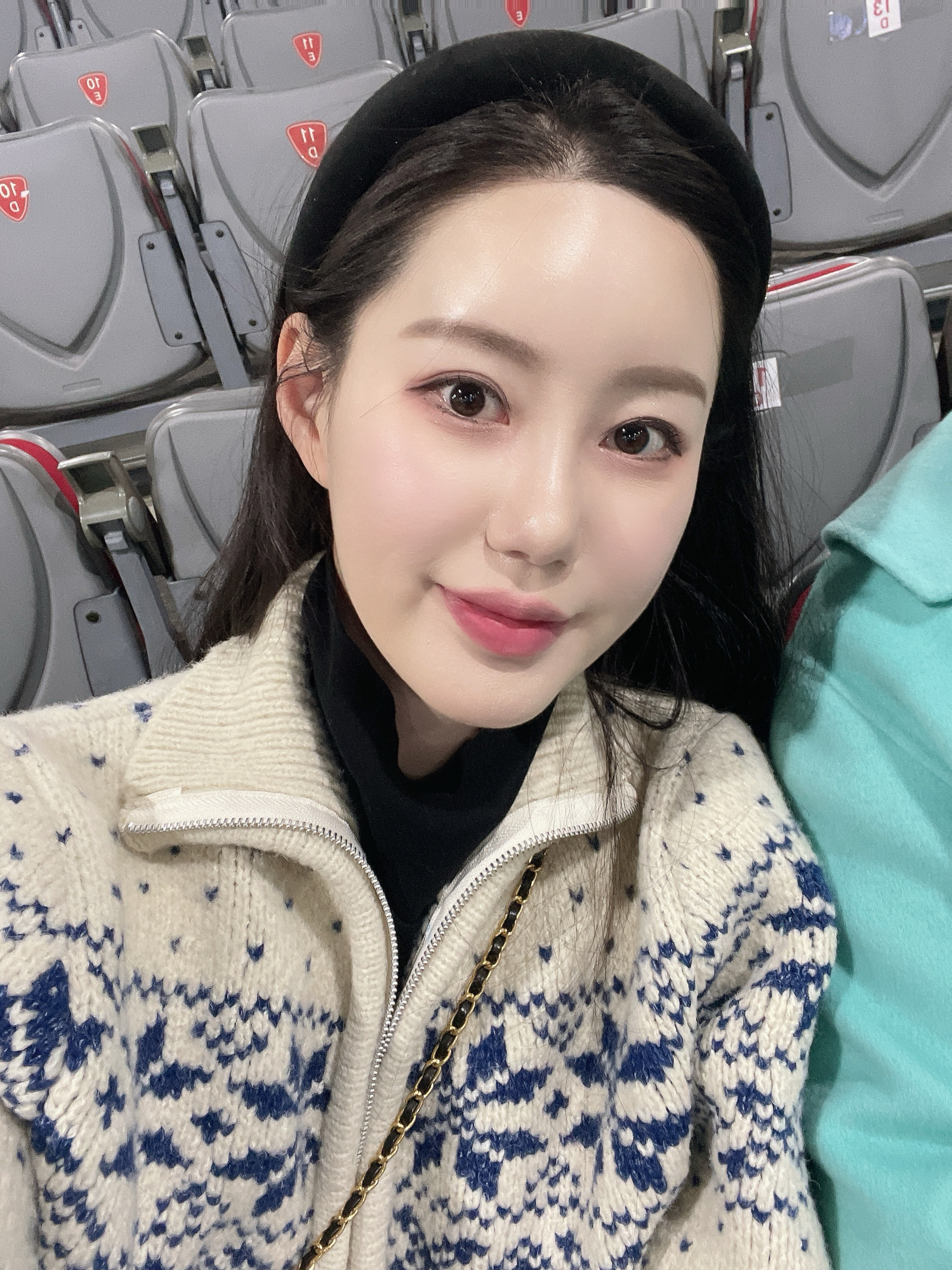 Acne Studios Mohair Check Muffler Light Blue White 착용 스타일 - 2