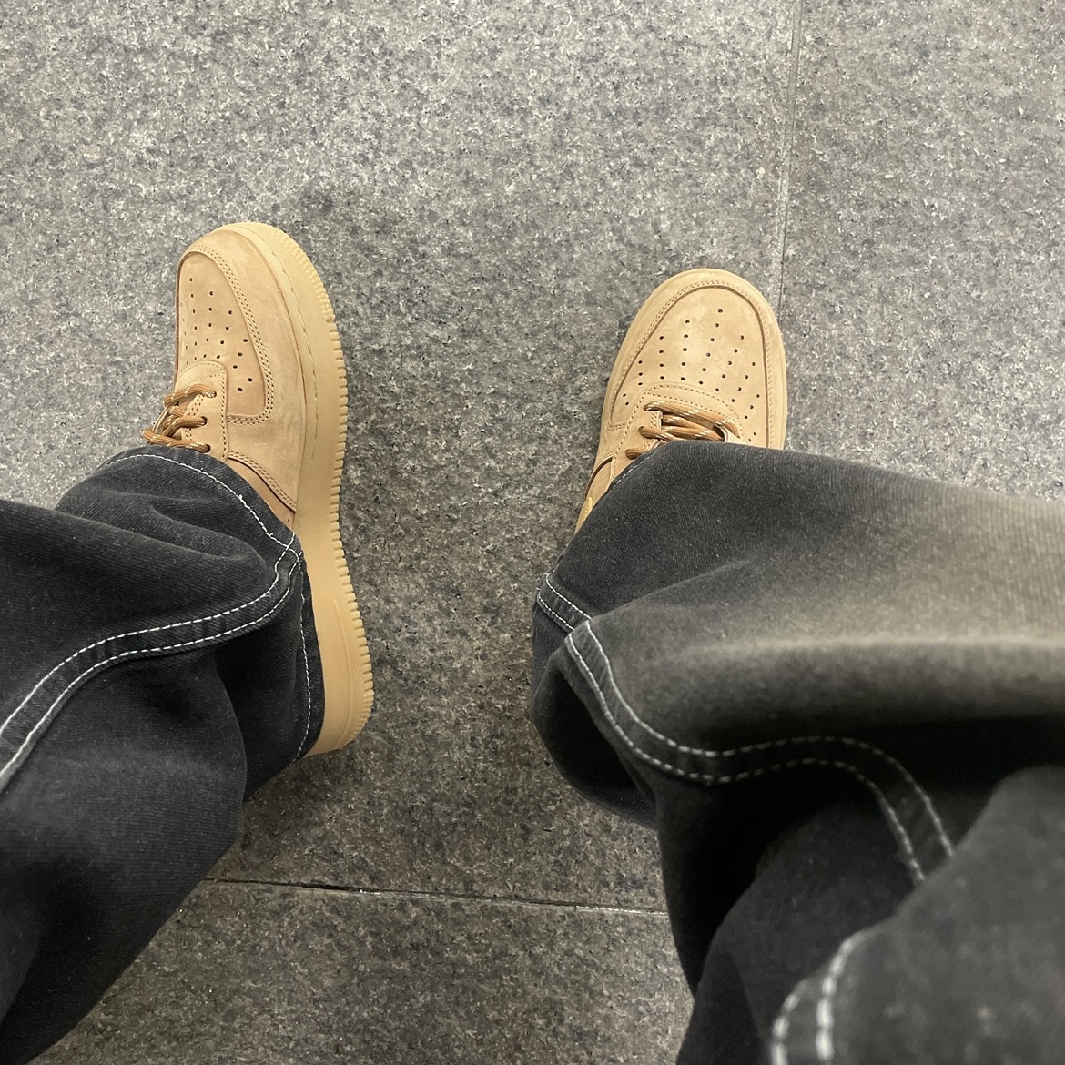 Nike Air Force 1 '07 WB Flax 착용 스타일
