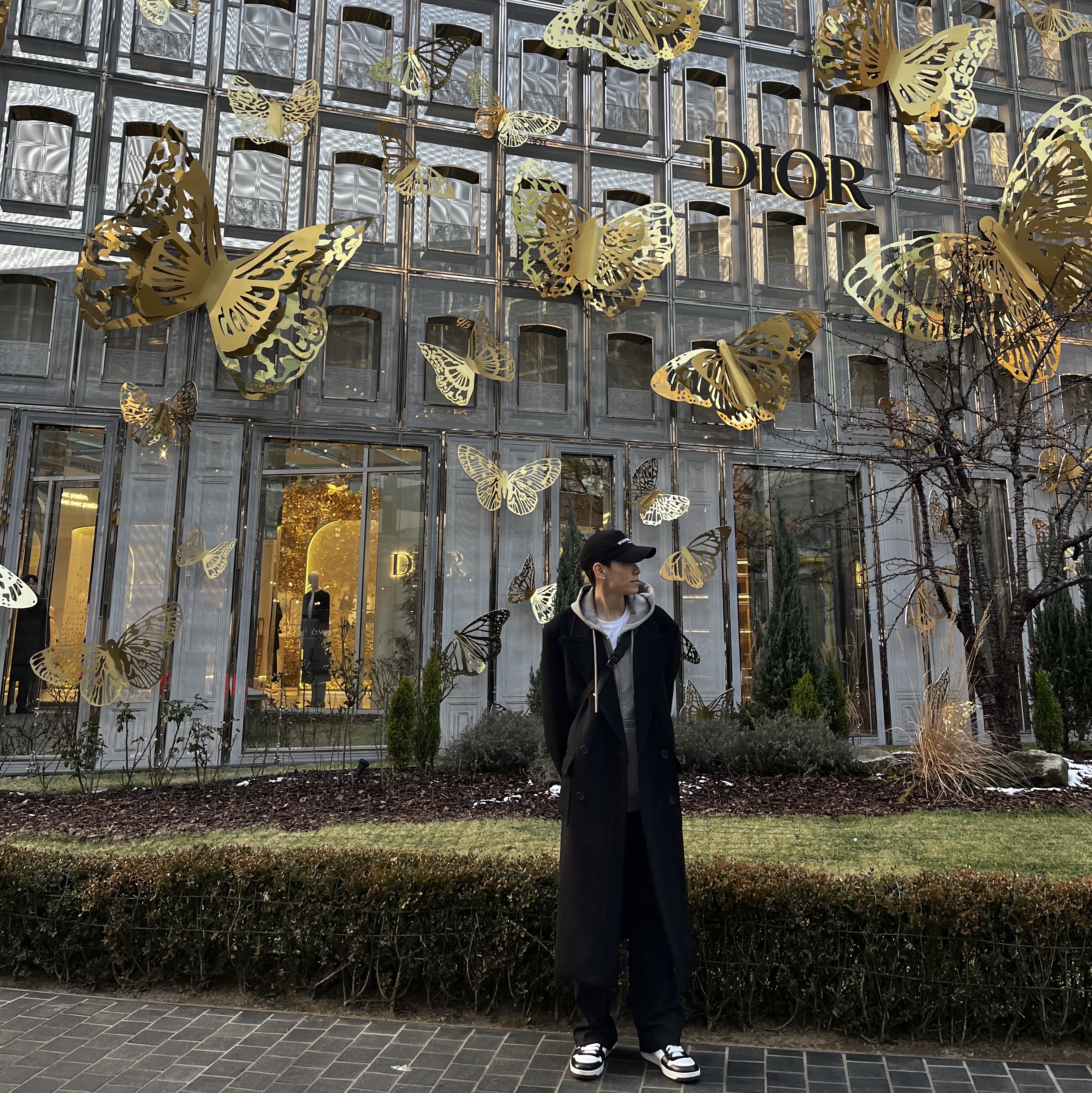 Wooyoungmi Back Logo Zip Hoodie Grey - 23SS, Prada Downtown Leather Sneakers White Black 착용 스타일