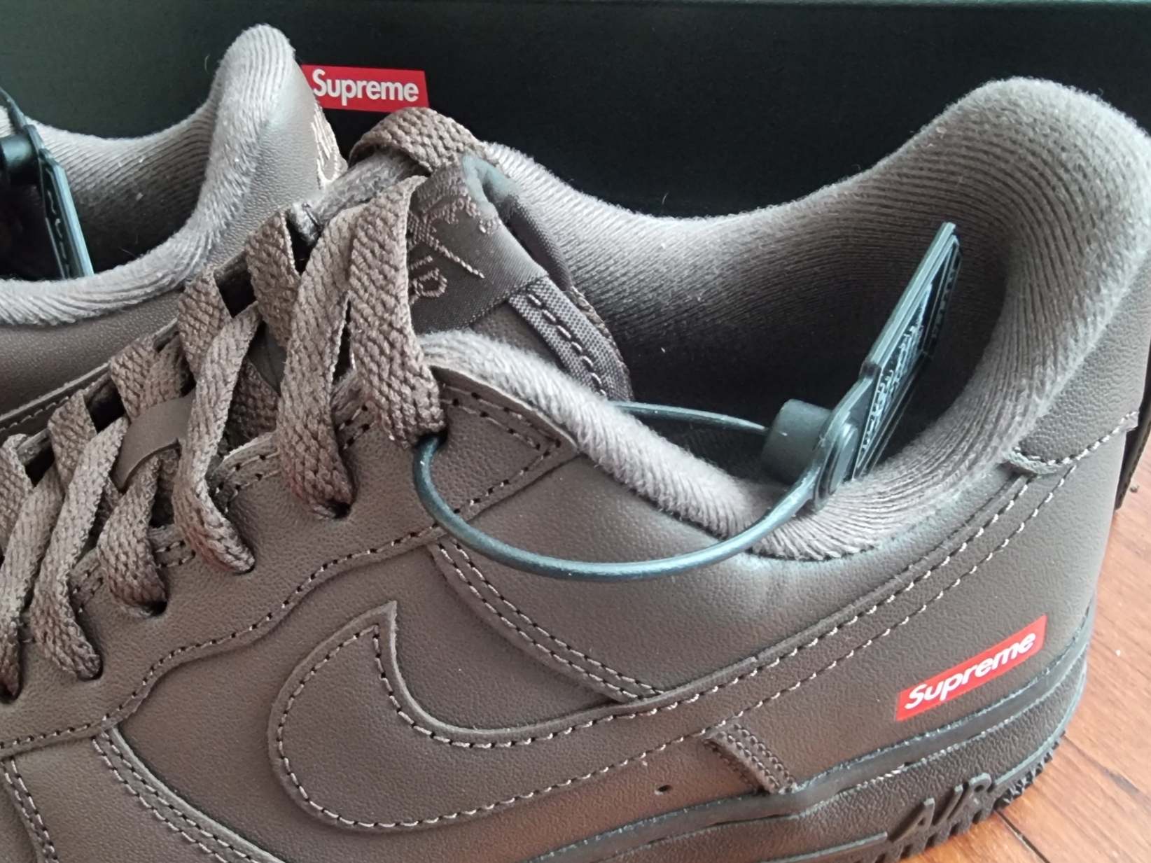 Nike x Supreme Air Force 1 Low Baroque Brown 착용 스타일 - 1