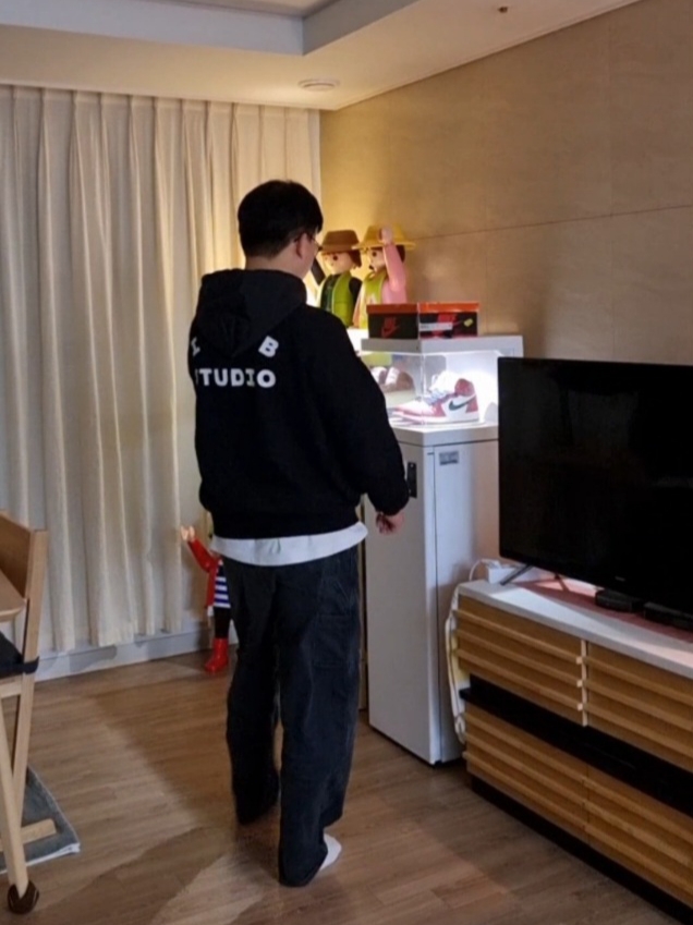 IAB Studio Woven Hoodie Black, Jordan 1 Retro High OG Chicago 2022 착용 스타일