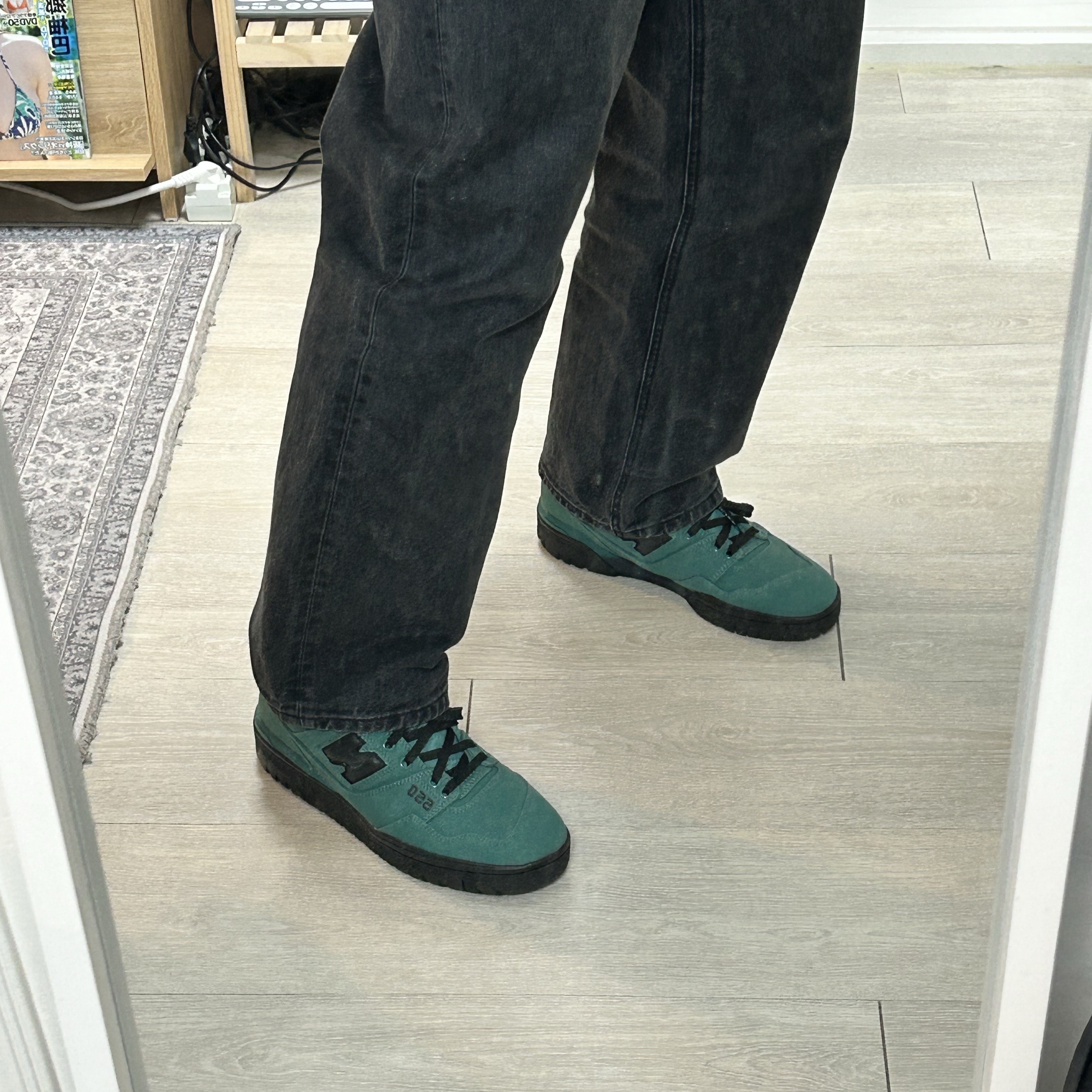 New Balance x Thisisneverthat 550 Green Black 착용 스타일 - 2