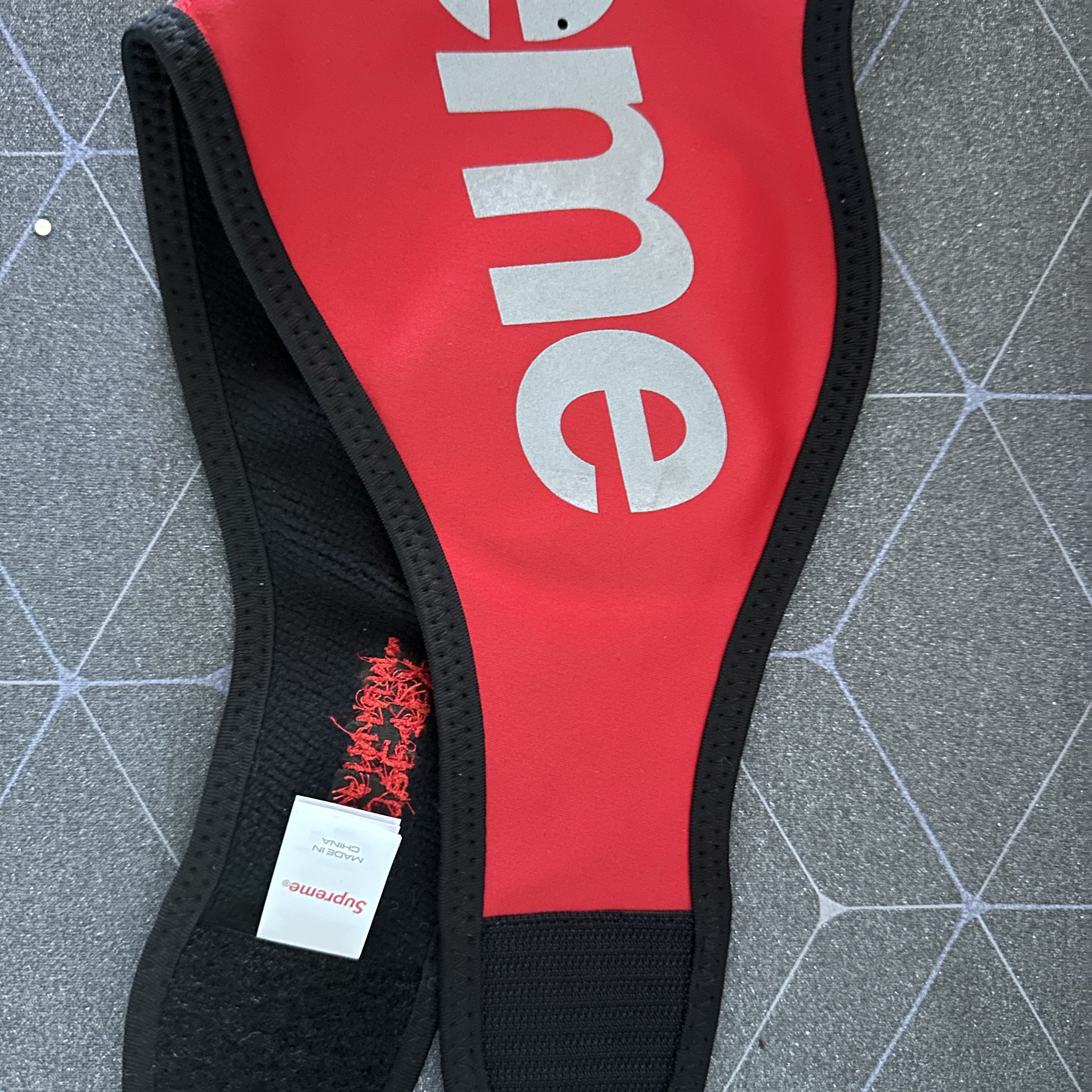 Supreme Windstopper Facemask Red - 23FW 착용 스타일