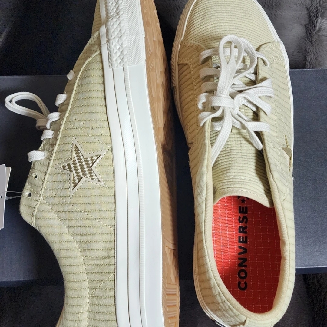 Converse One Star Ox Biscotti Light Gray 착용 스타일 - 2