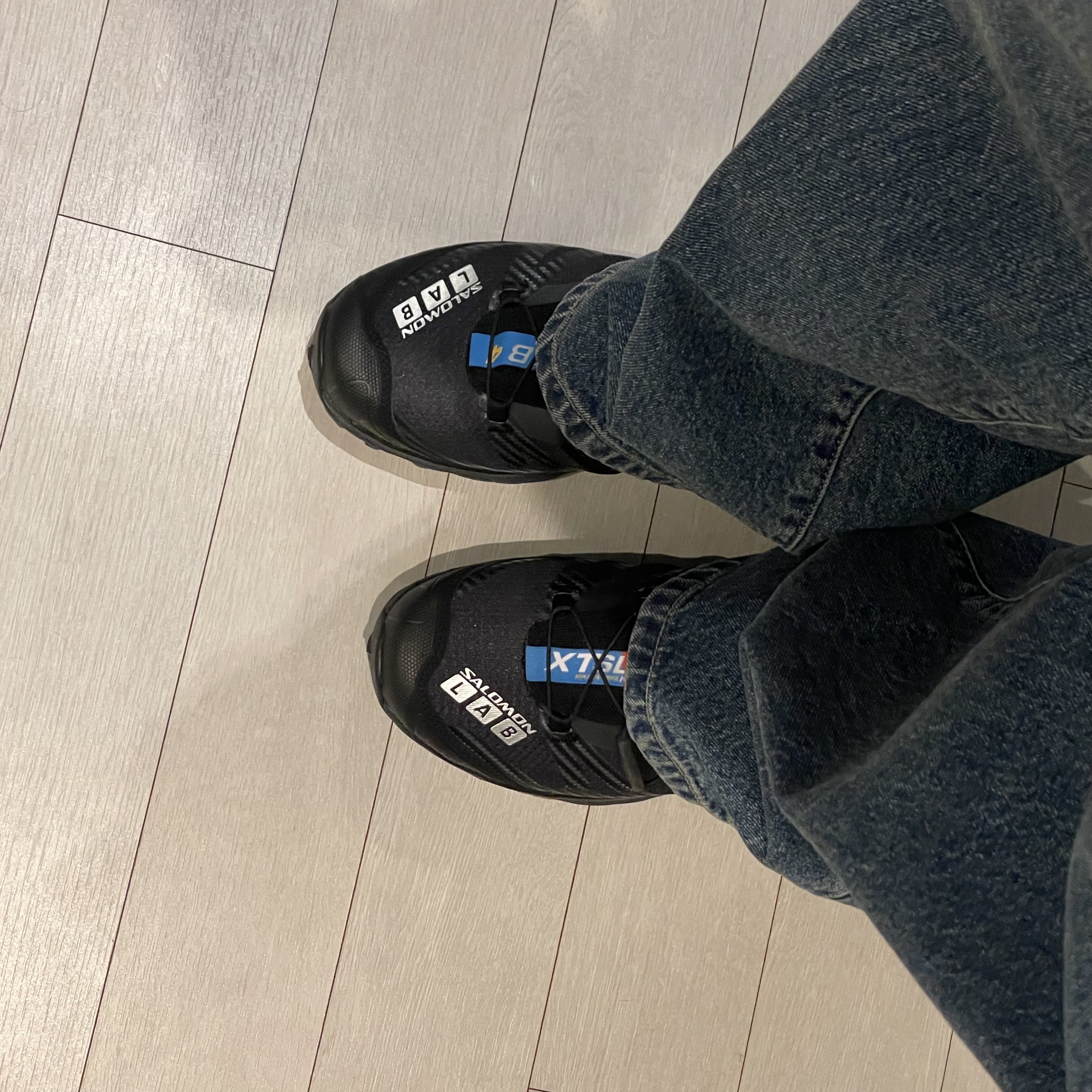 Salomon XT-4 Black Silver Metallic 착용 스타일
