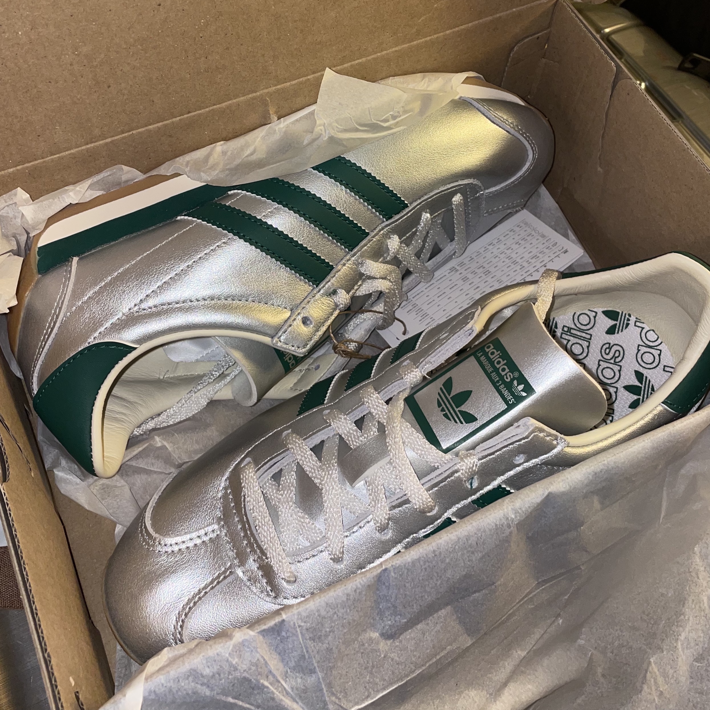 (W) Adidas Country OG Silver Metallic Collegiate Green 착용 스타일