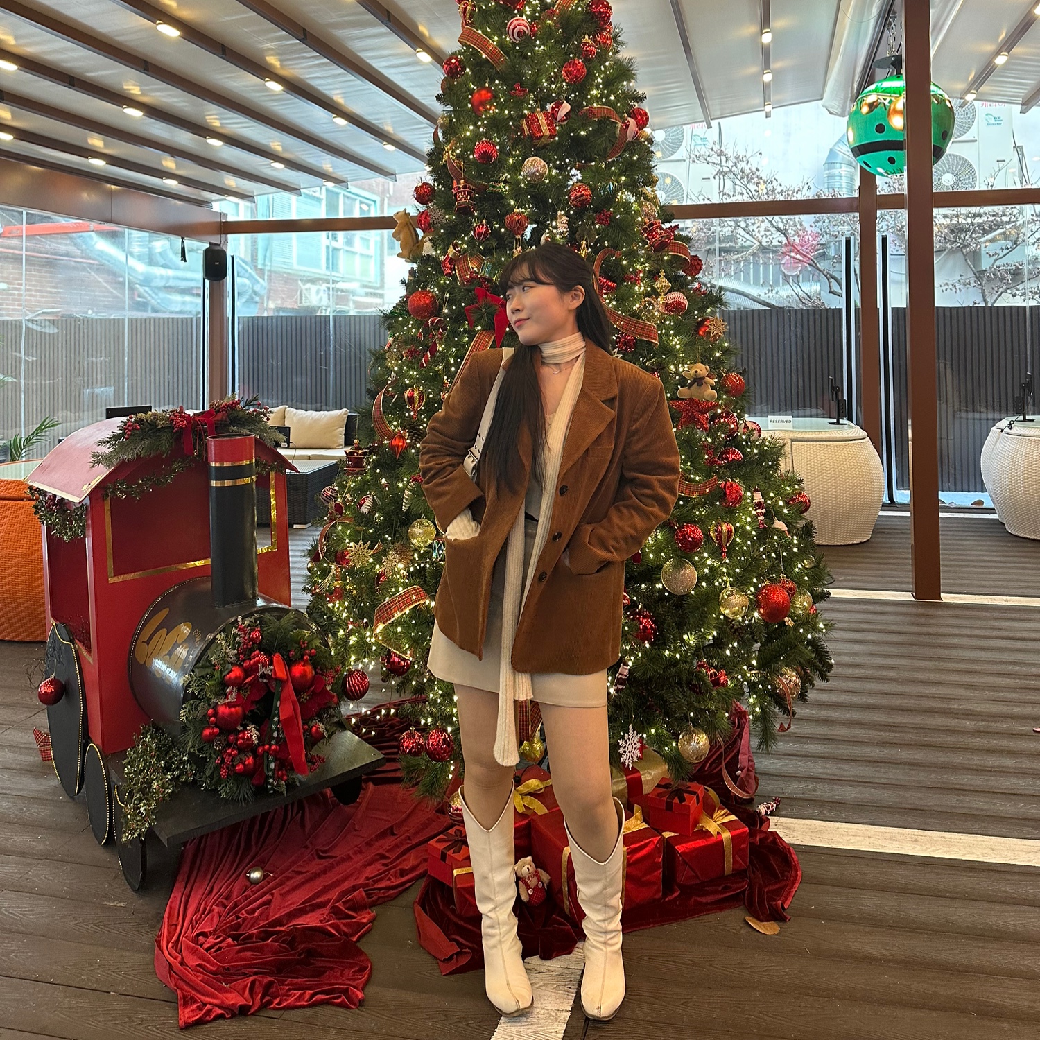 (W) 스와로브스키 댄싱 스완 네클리스 화이트 로듐 플래팅 착용 스타일 - 6