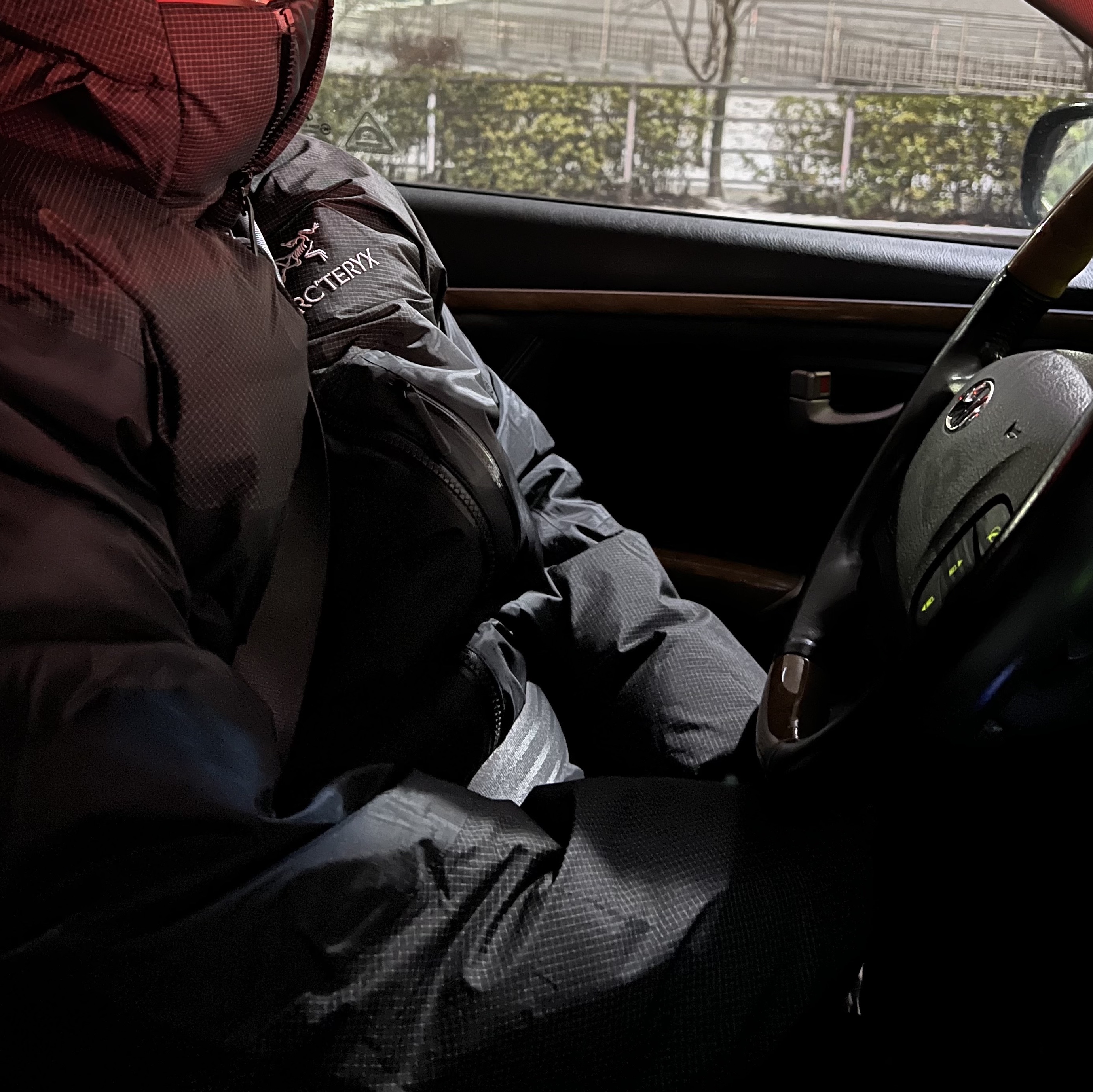 Arc'teryx Alpha Parka Black 착용 스타일 - 1