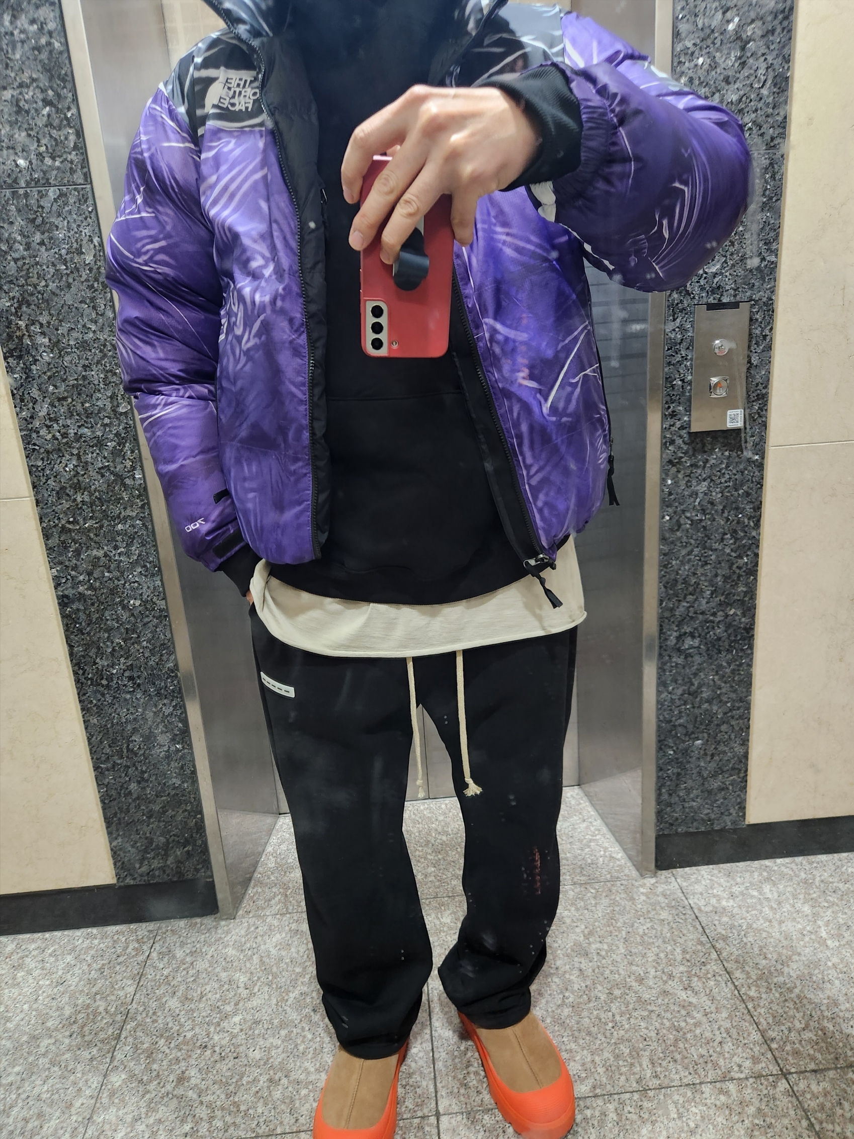 Supreme x The North Face Trompe L’oeil Printed Nuptse Jacket Purple - 23SS, UGG Tasman Weather Hybrid Chestnut Orange 착용 스타일 - 2