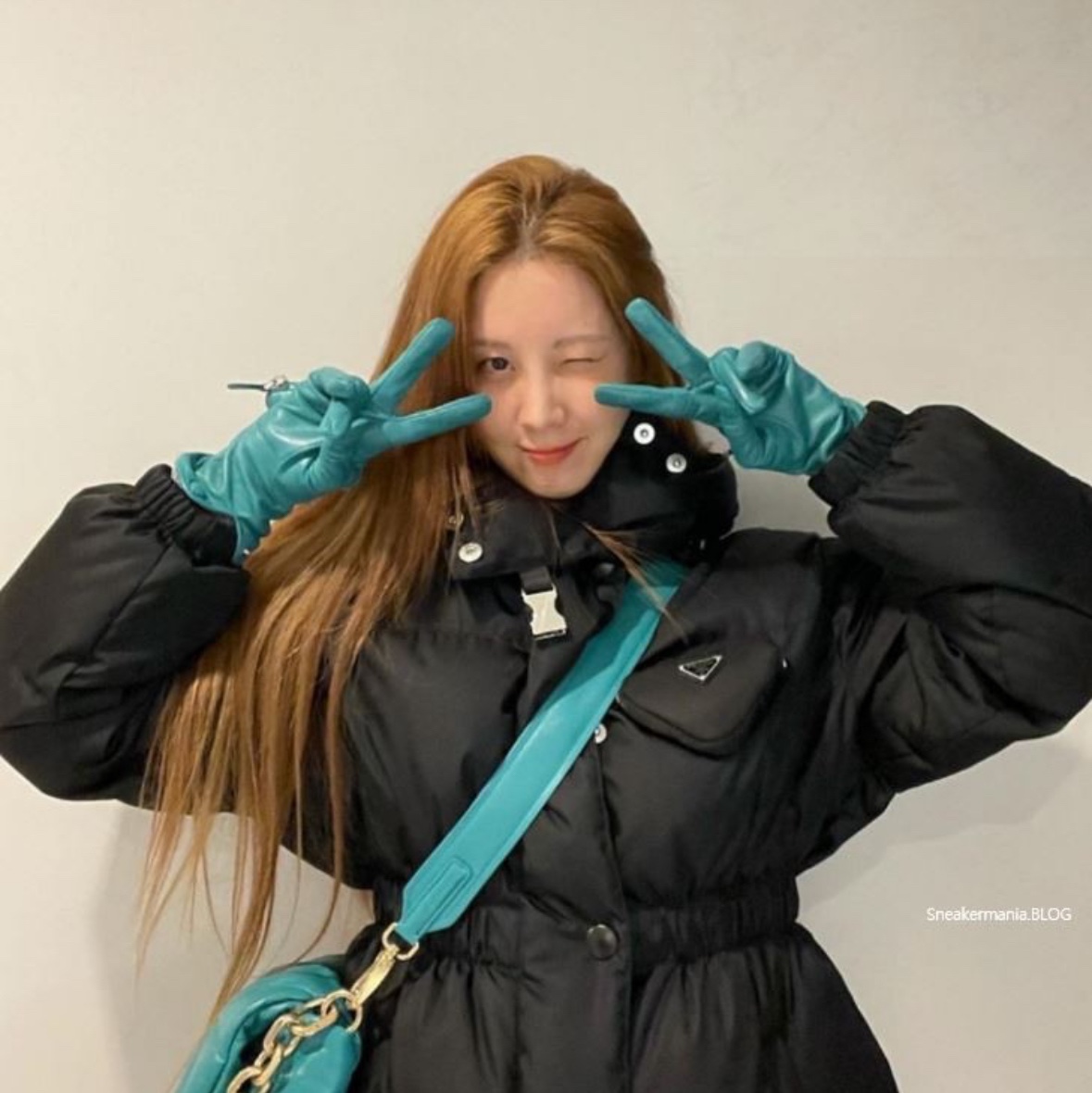 (W) Prada Re-Nylon Down Jacket Black 착용 스타일 - 2
