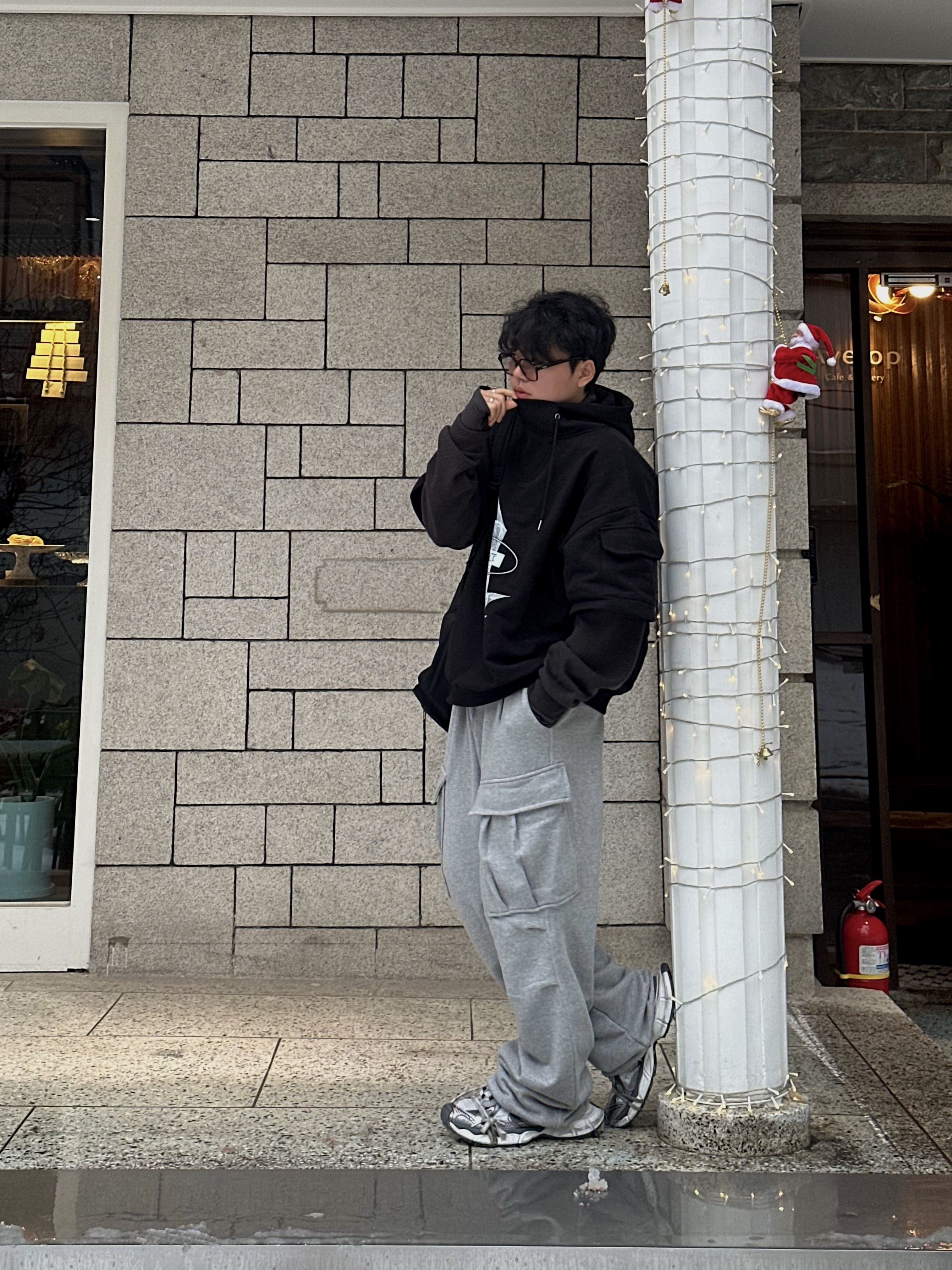 Balenciaga 3XL Sneakers Grey White Red 착용 스타일 - 1