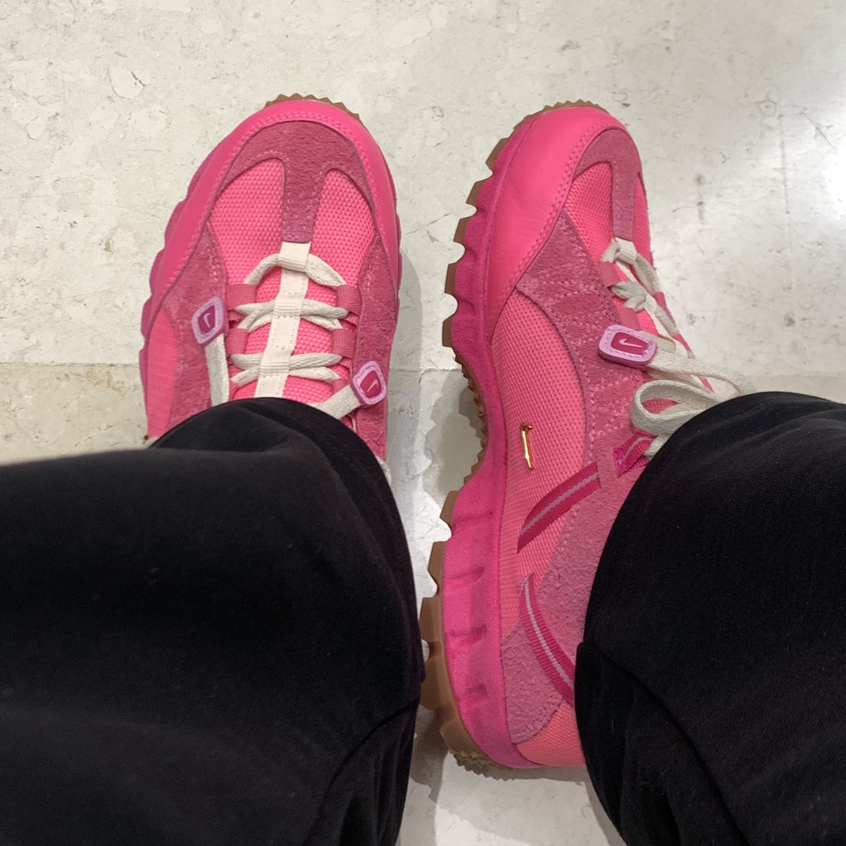 Nike x Jacquemus Air Humara LX Pink Flash 착용 스타일 - 4