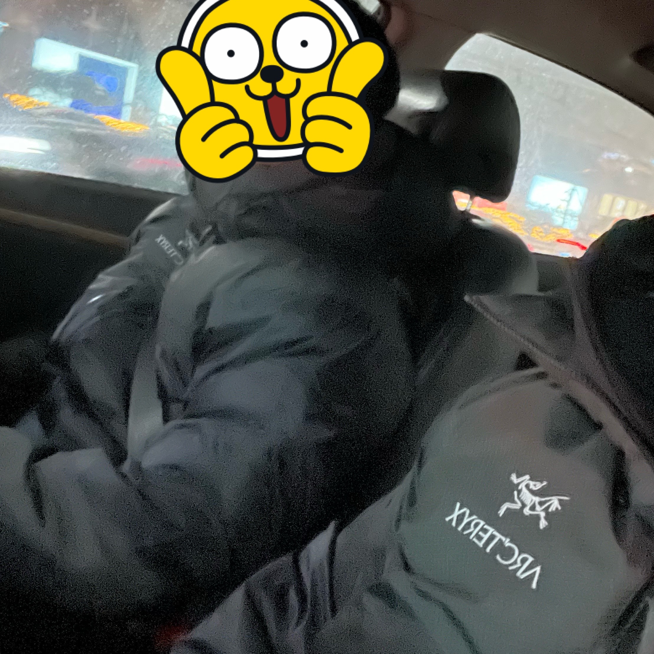Arc'teryx Alpha Parka Black 착용 스타일 - 2