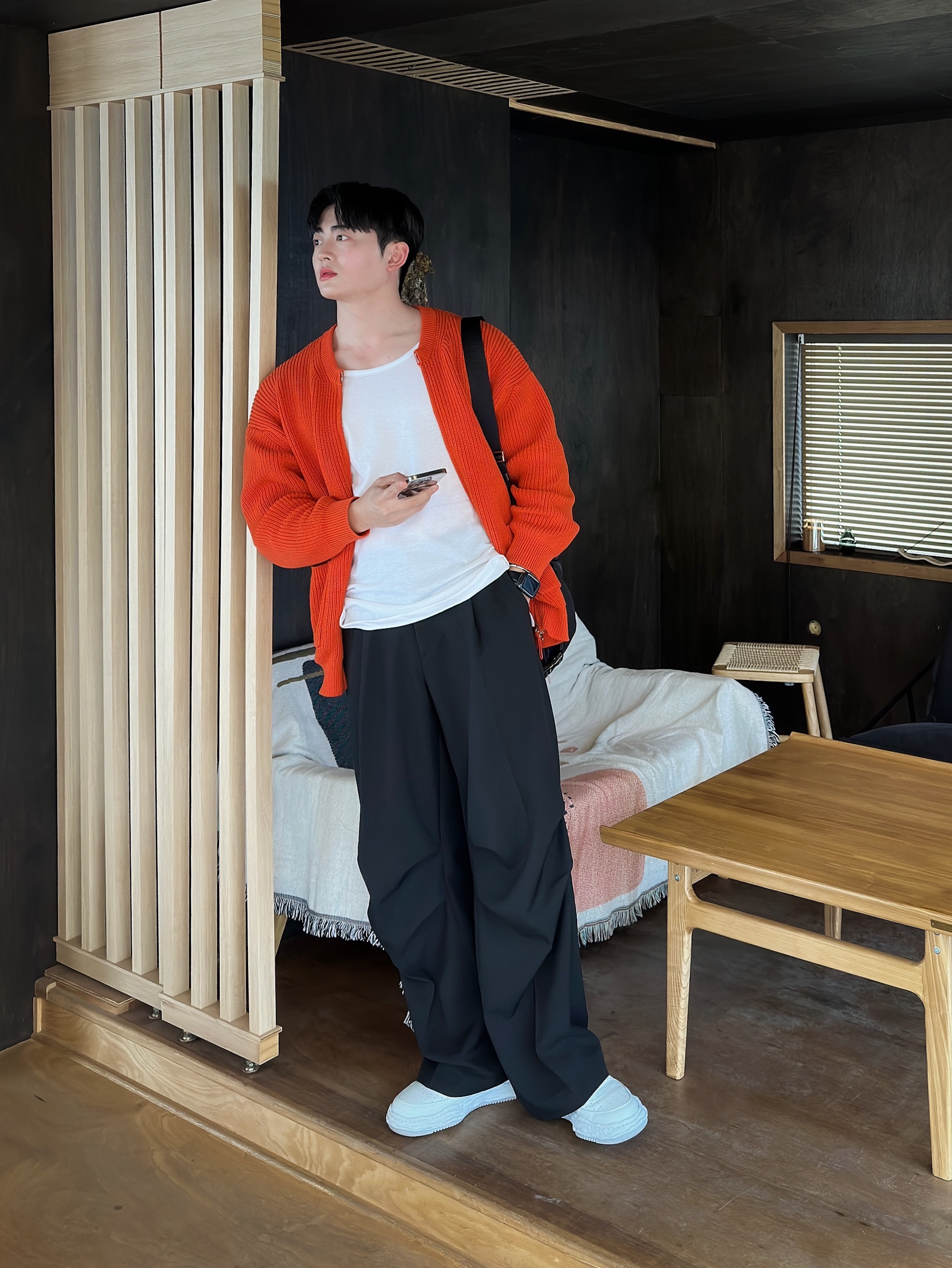Maison Mihara Yasuhiro Wayne OG Sole Leather Low-top Sneakers White 착용 스타일 - 1