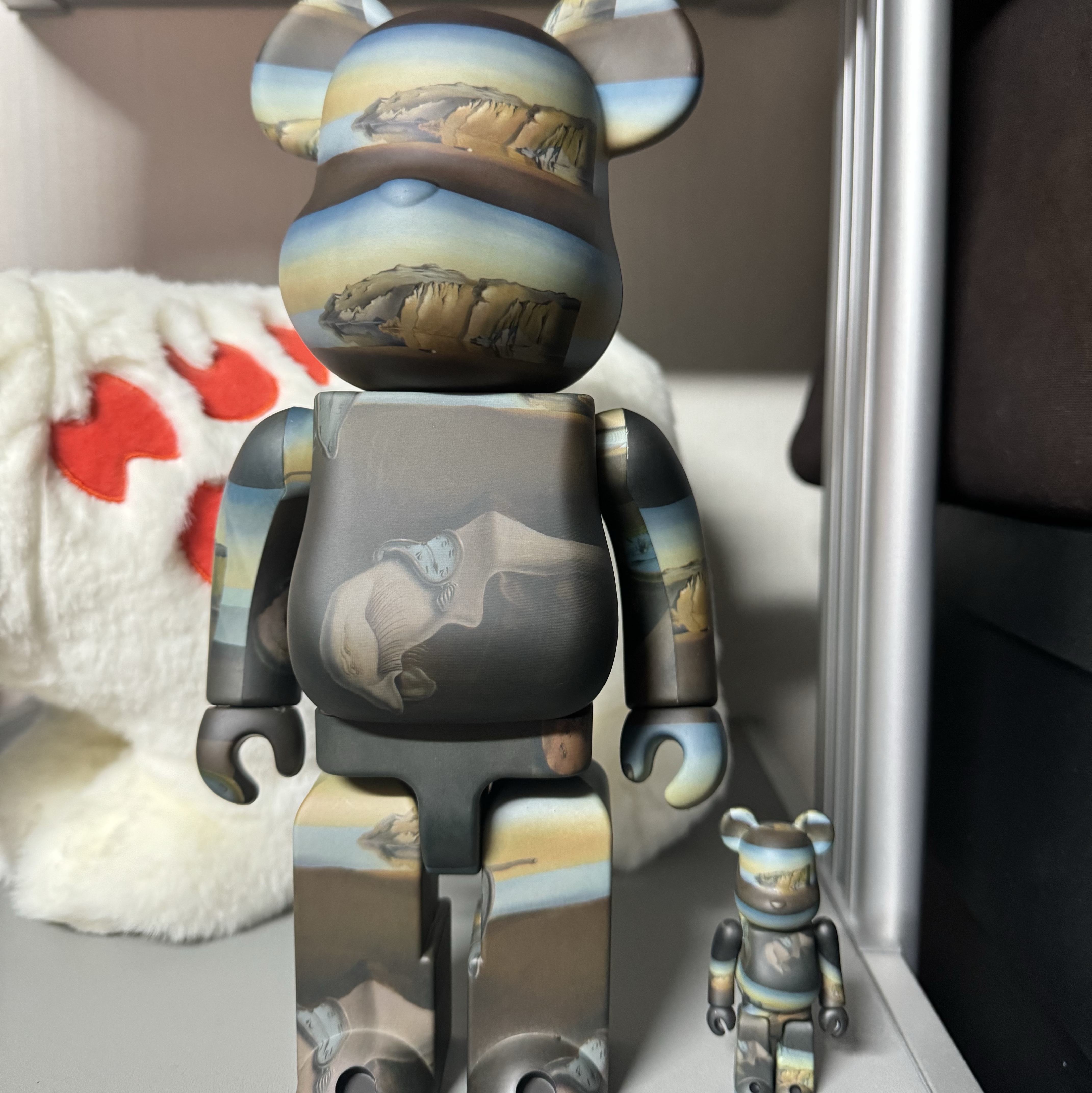Bearbrick x MoMA Salvador Dali The Persistence of Memory 100% & 400% Set 착용 스타일