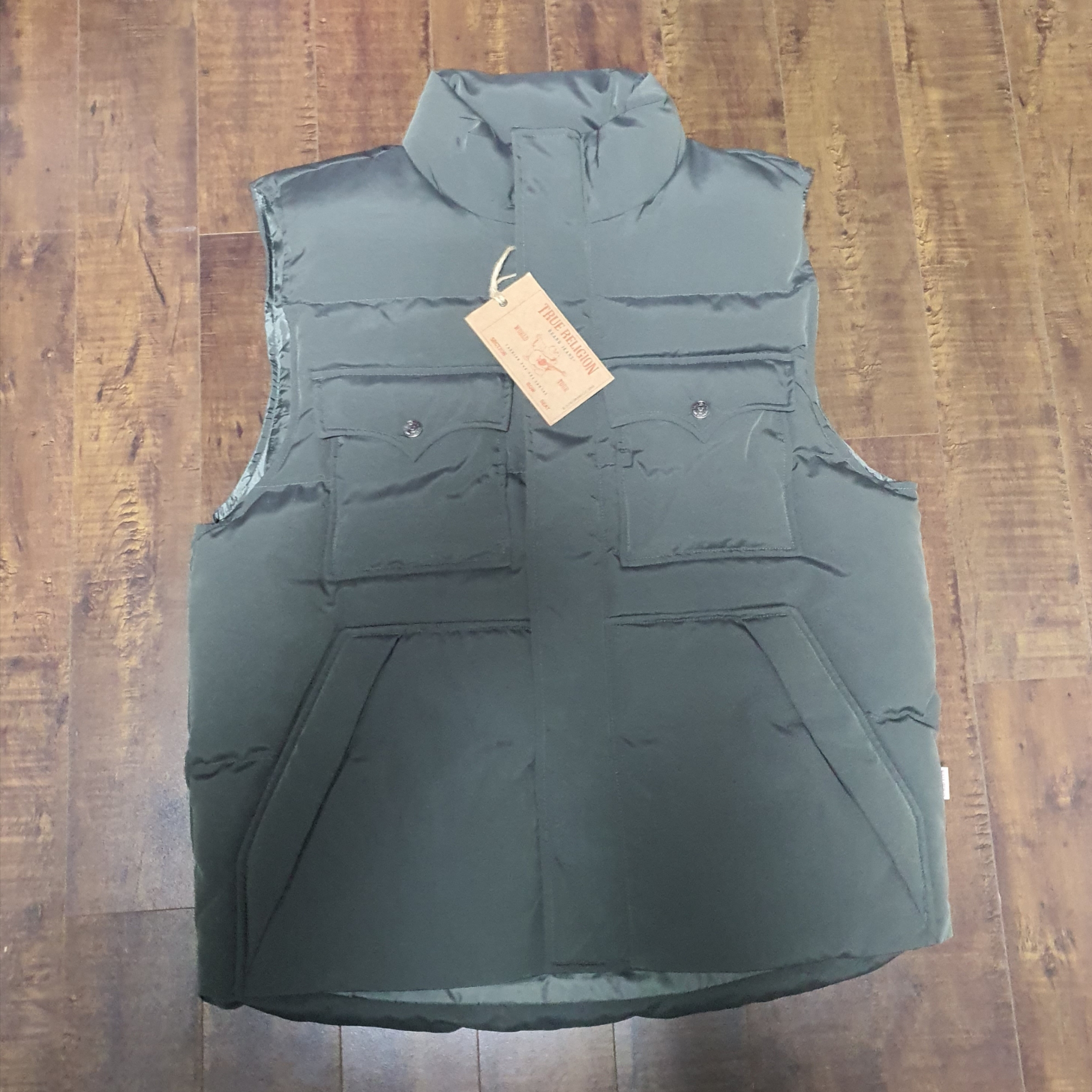 True Religion Mil Armor Vest Khaki 착용 스타일
