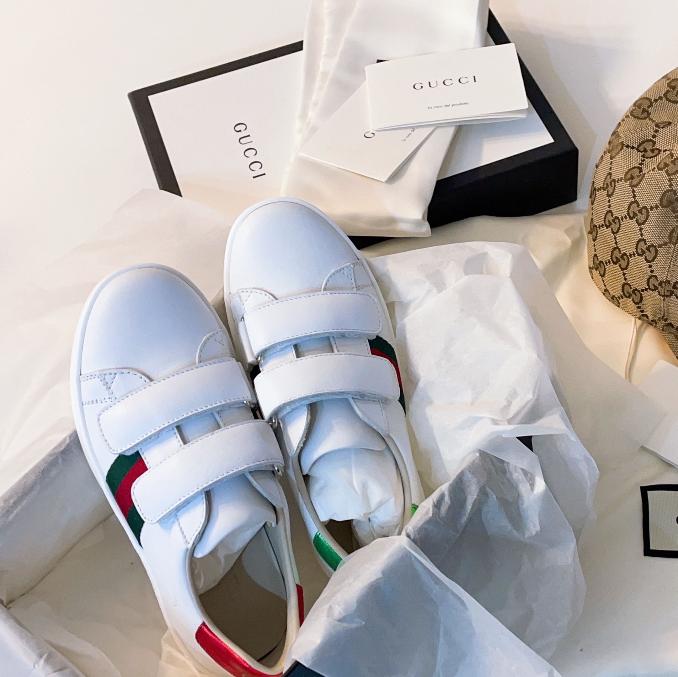 (Kids) Gucci Ace Velcro Strap Sneakers White 착용 스타일
