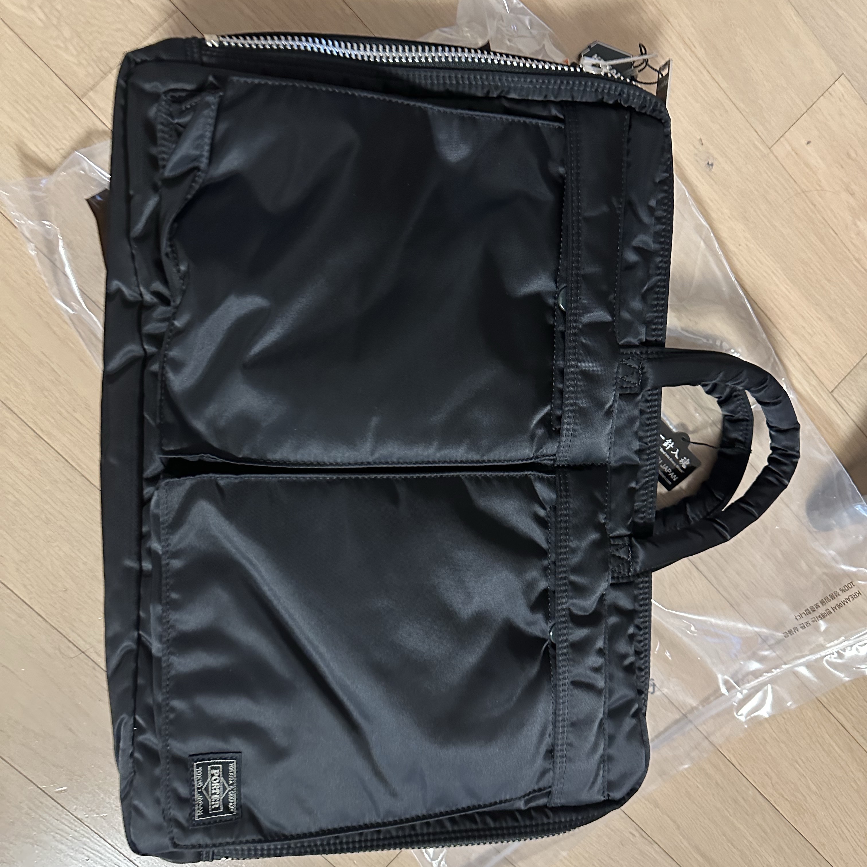 Porter Tanker 2Way Briefcase Black 착용 스타일 - 1
